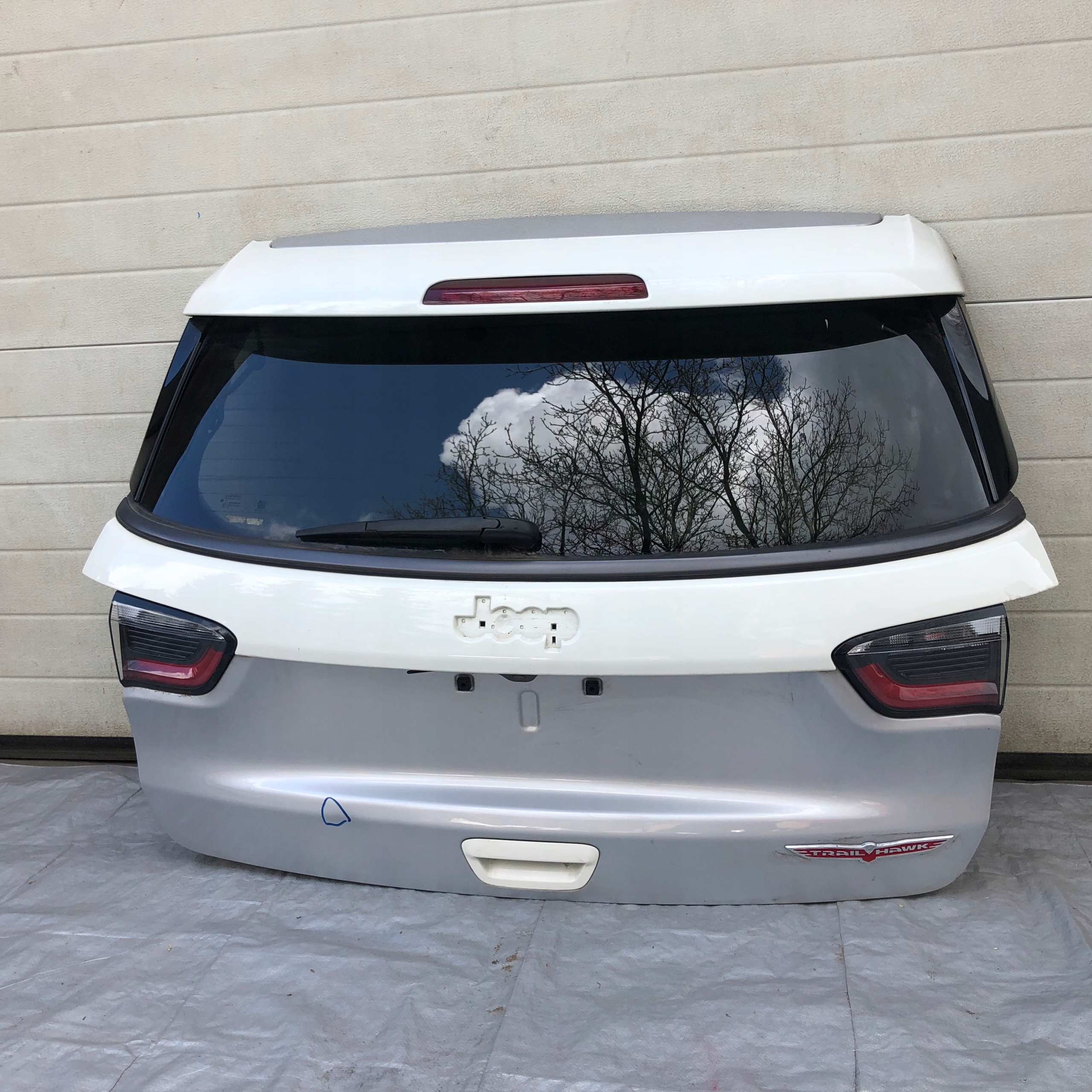 JEEP COMPASS II TRAILHAWK KLAPA TYLNA KAMERA Producent części Jeep OE