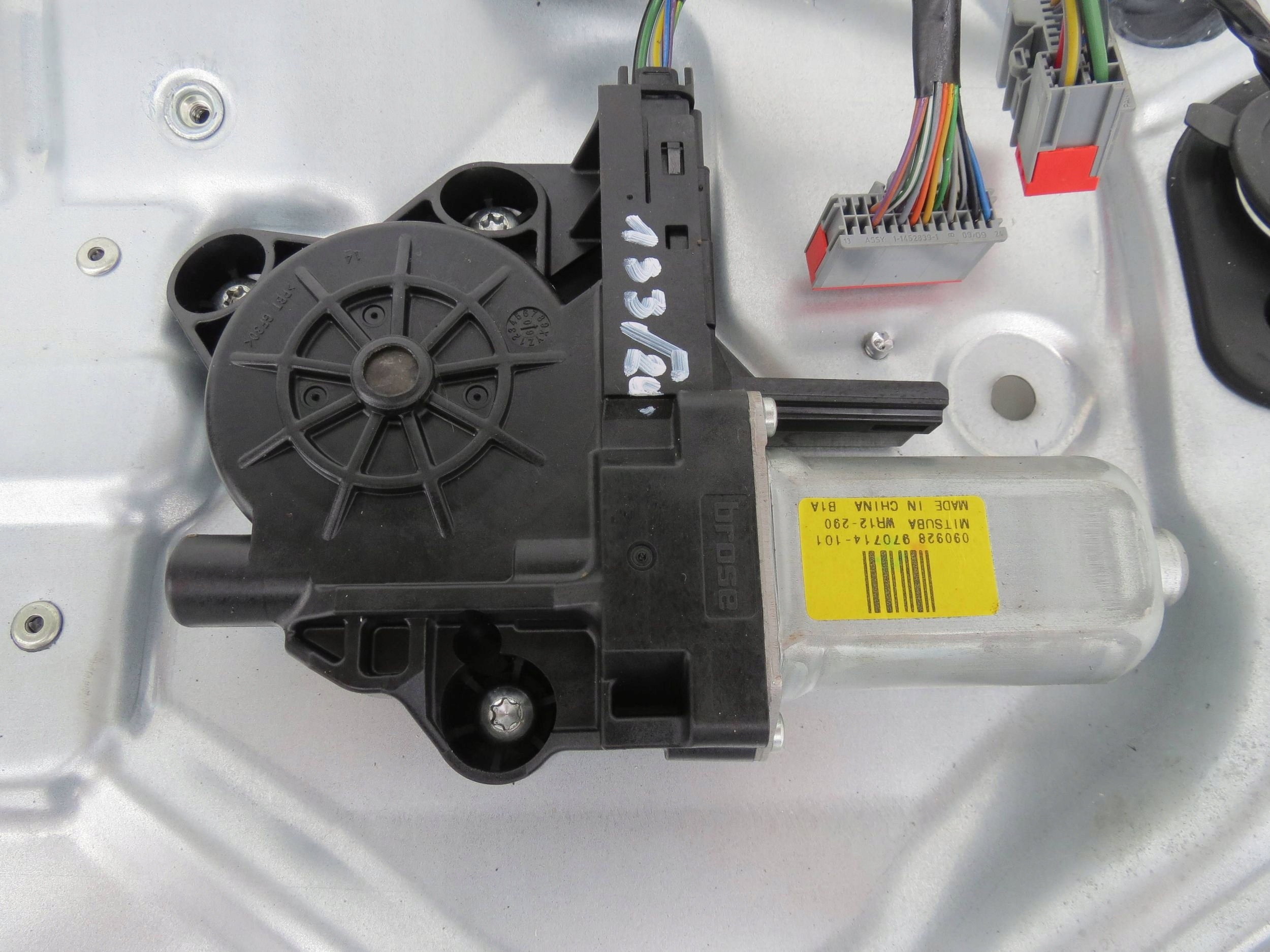 window regulator right front VOLVO V70 lll 3.2 B R6 243 KM 07-16r 30661066