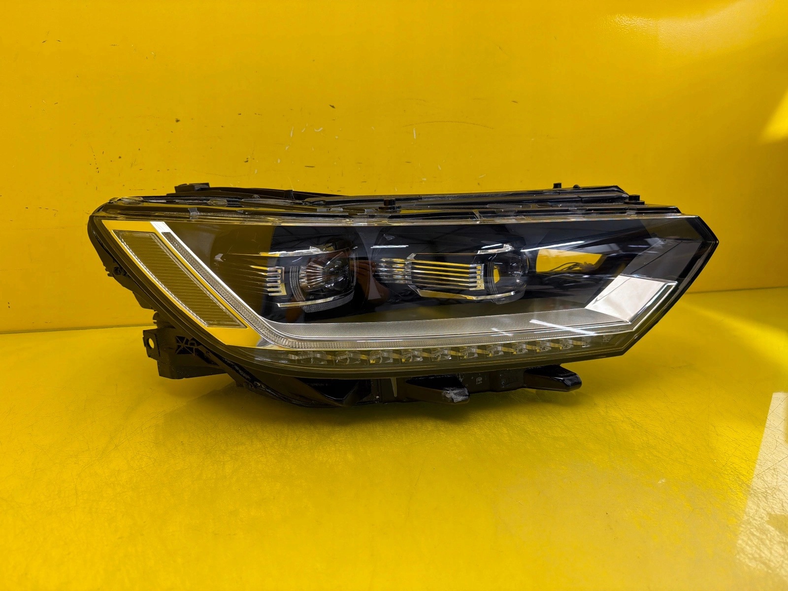 light right VW Passat B8 2015- Full Led 3G1941082G