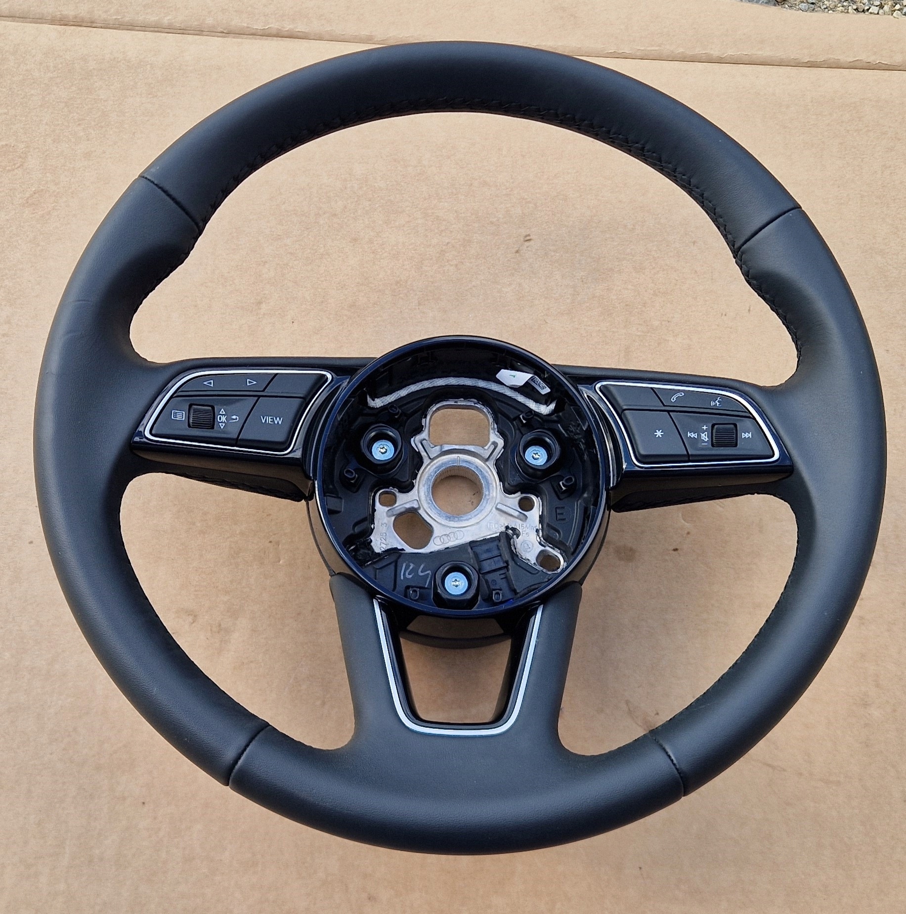 Volant AUDI A4 B9 A5 8W0419091FP Comme Neuf Original