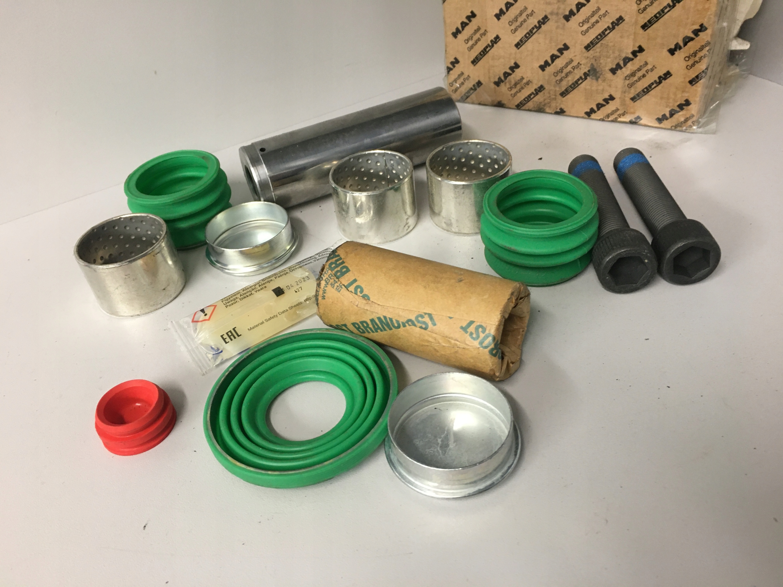 ZESTAW NAPRAWCZY ZACISKU HAMULCOWEGO MAN TGX