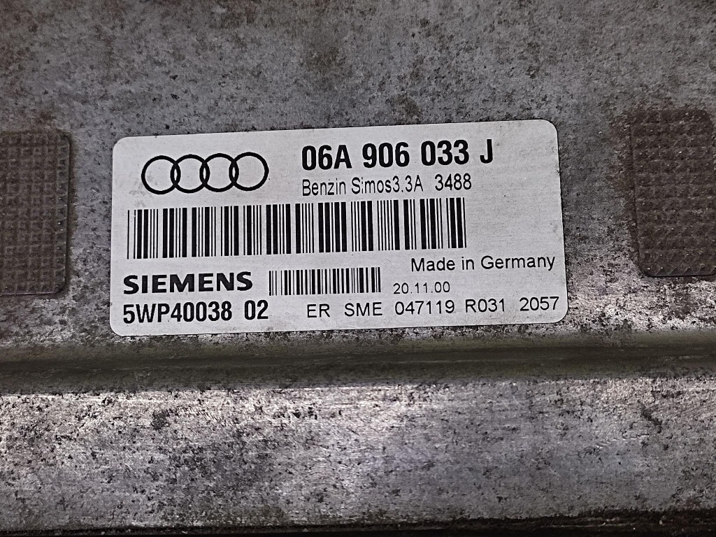 AUDI A3 8L control unit of the engine 06A906033J