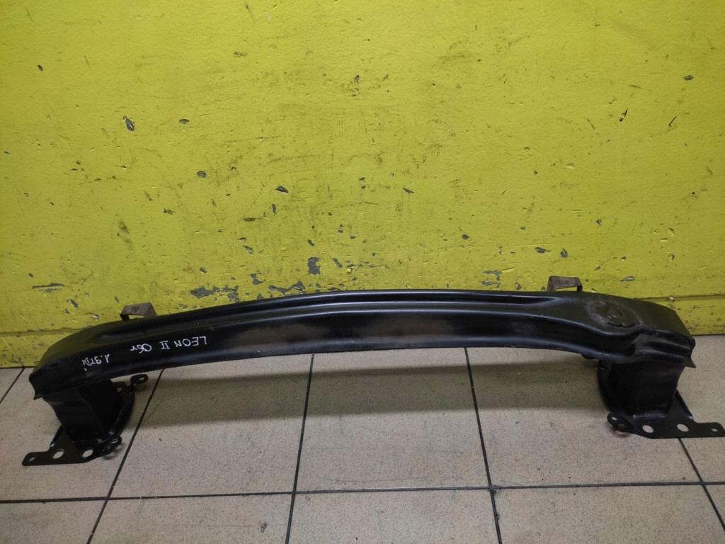 SEAT LEON II sider pillar of a bumper front 1P080109A