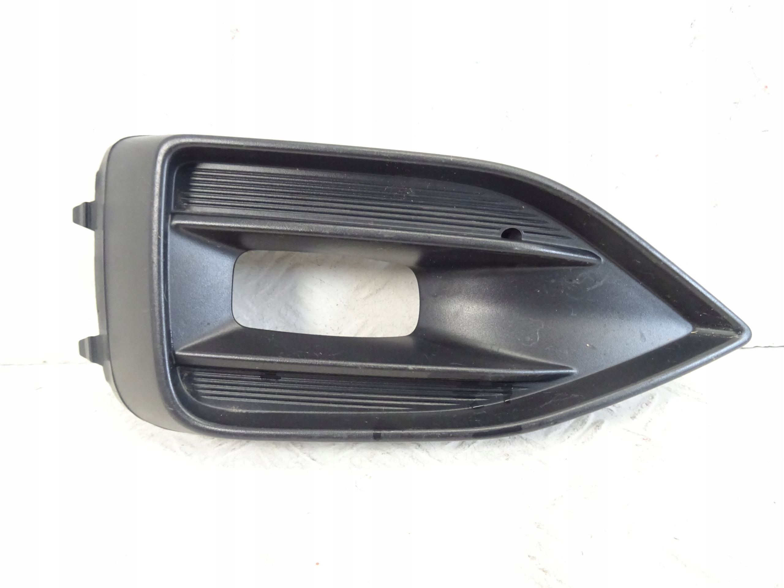 grid of a bumper front front left SEAT TARRACO 5FJ853665B