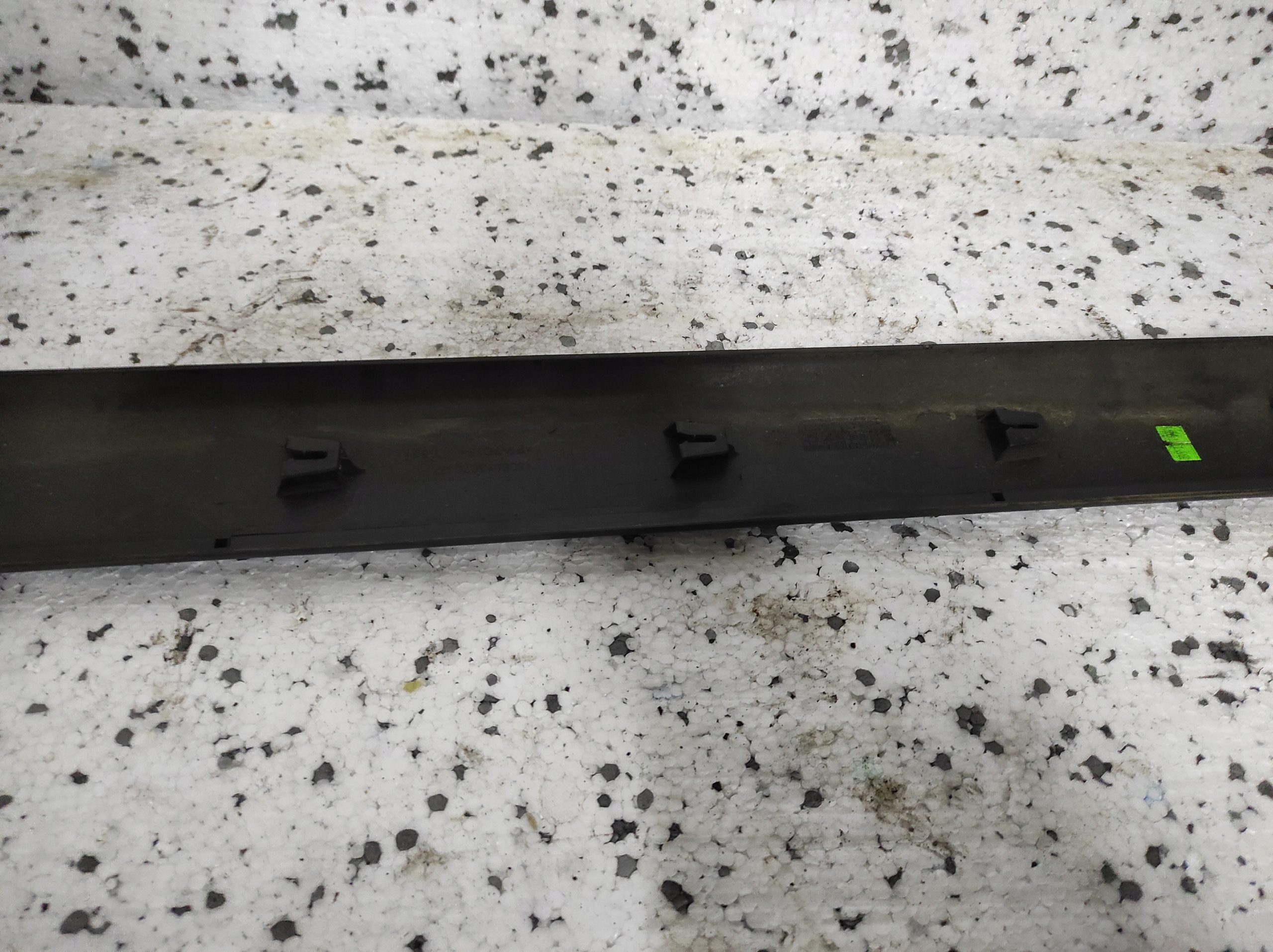 moulding for front left door PEUGEOT 1308832070