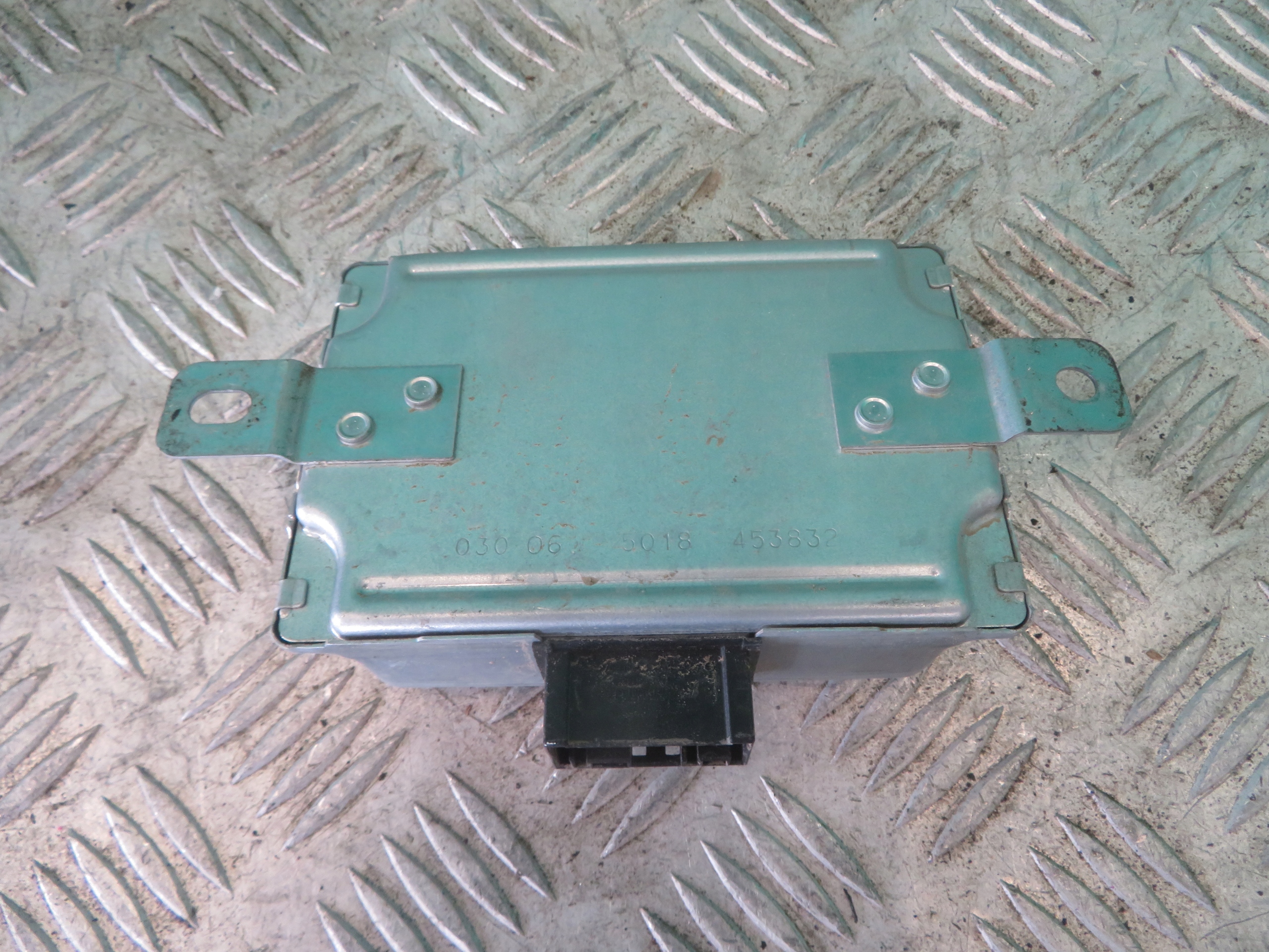 Module REGULATOR de tension MITSUBISHI CANTER FUSO 3.0 20R MK543251