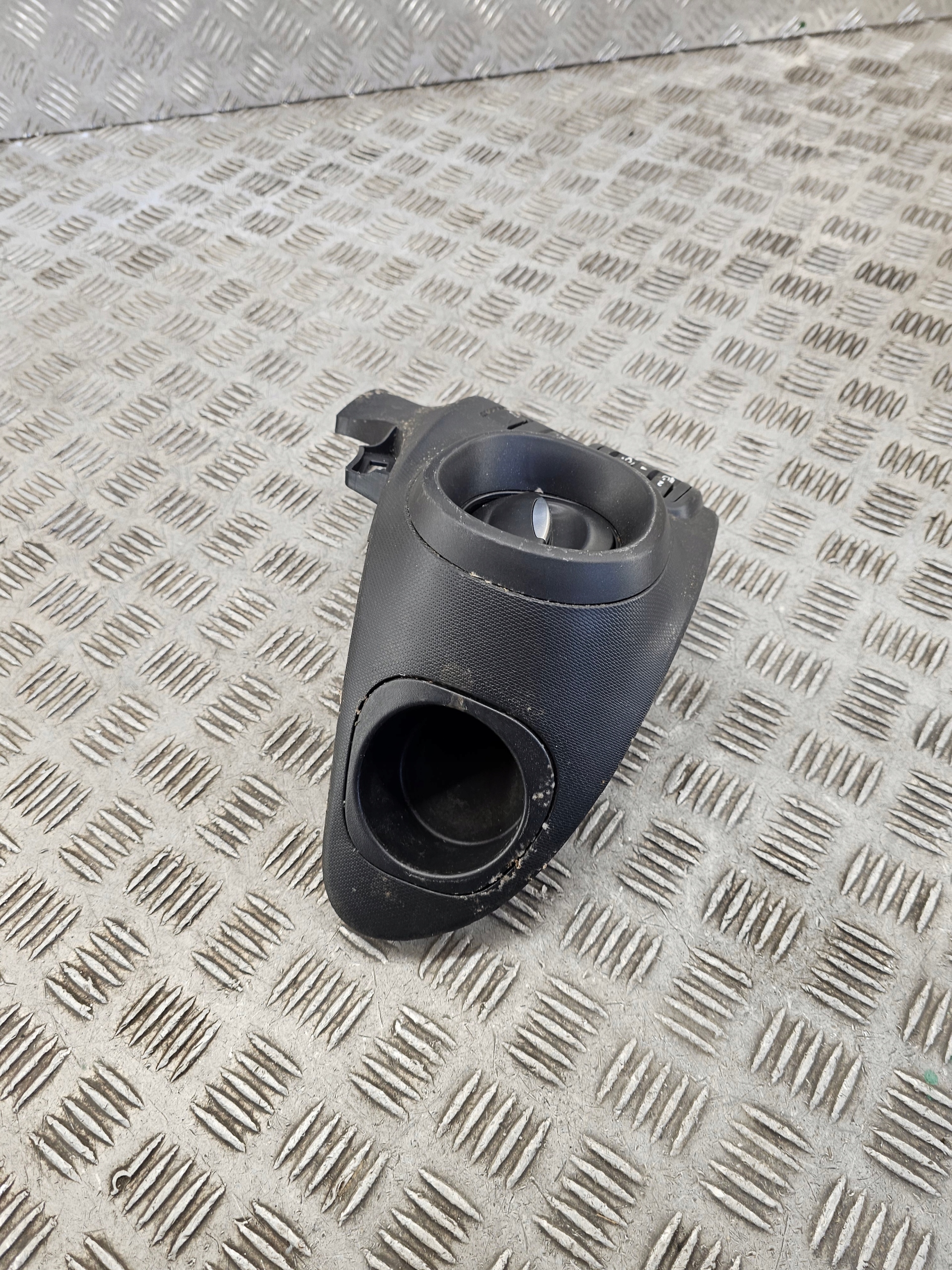 cover grid panel VIVARO TRAFIC III 683112651R