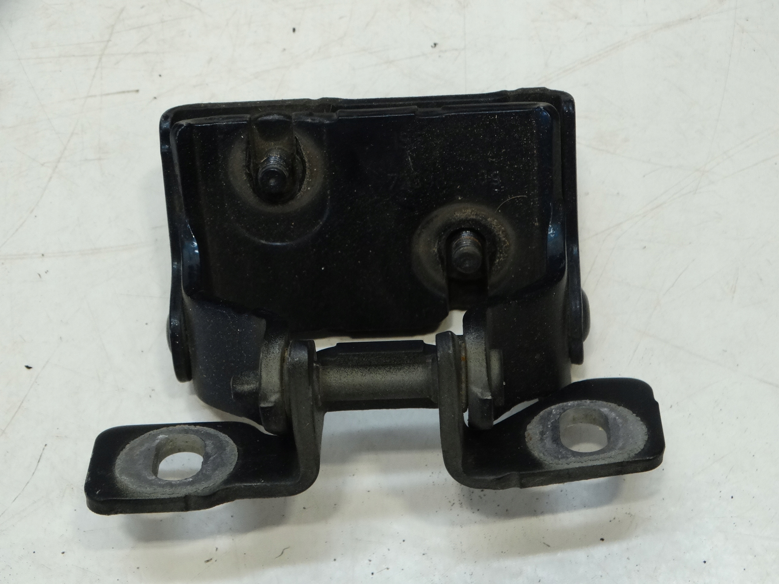 hinge bonnet boot right BMW 1 F20 2013R. 7239876