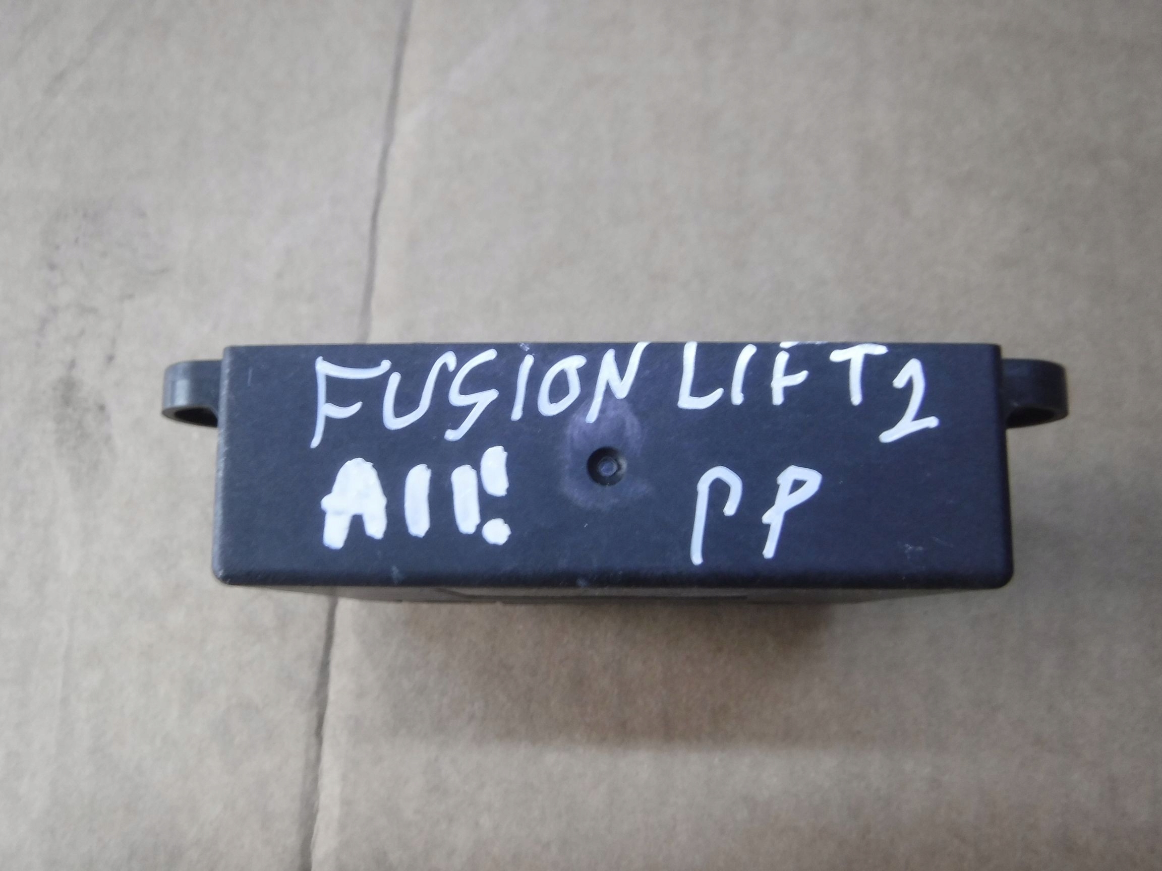 MODUŁ DRZWI PRAWY PRZÓD FORD FUSION USA JU5T-14B533-AC Producent części Ford OE