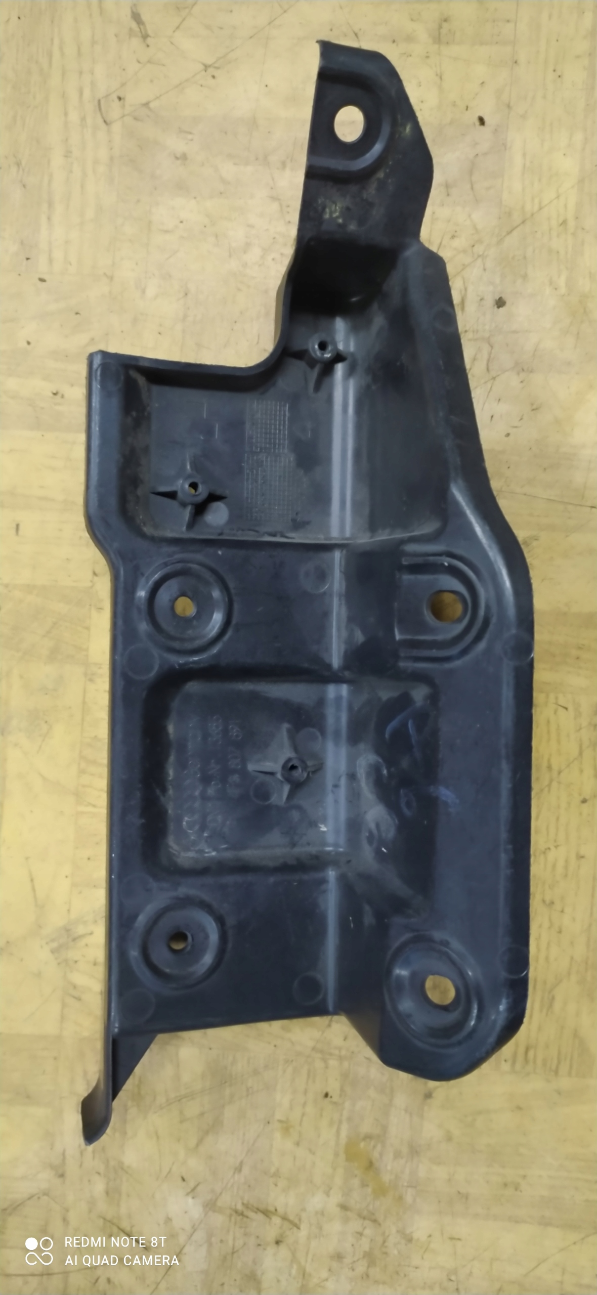 4F5807891 A6 C6 support étrier pare choc gauche arrière