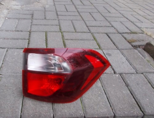 FORD ECOSPORT LIFT PRAWA TYLNA LAMPA ORYGINAŁ 90104003
