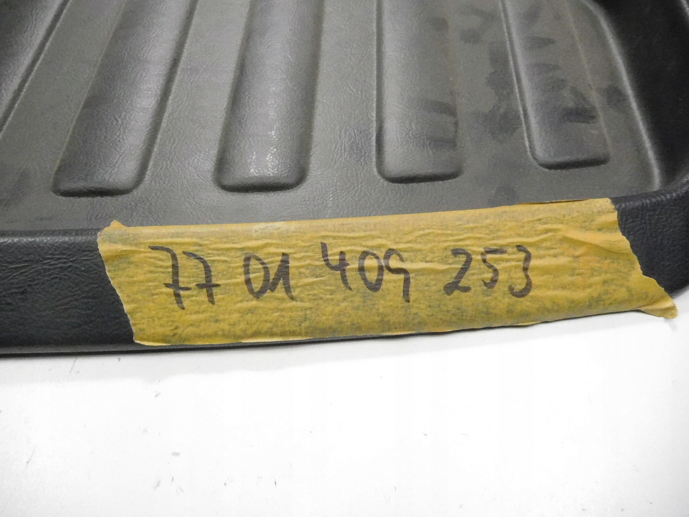 коврик багажника renault LAGUNA 7701409253