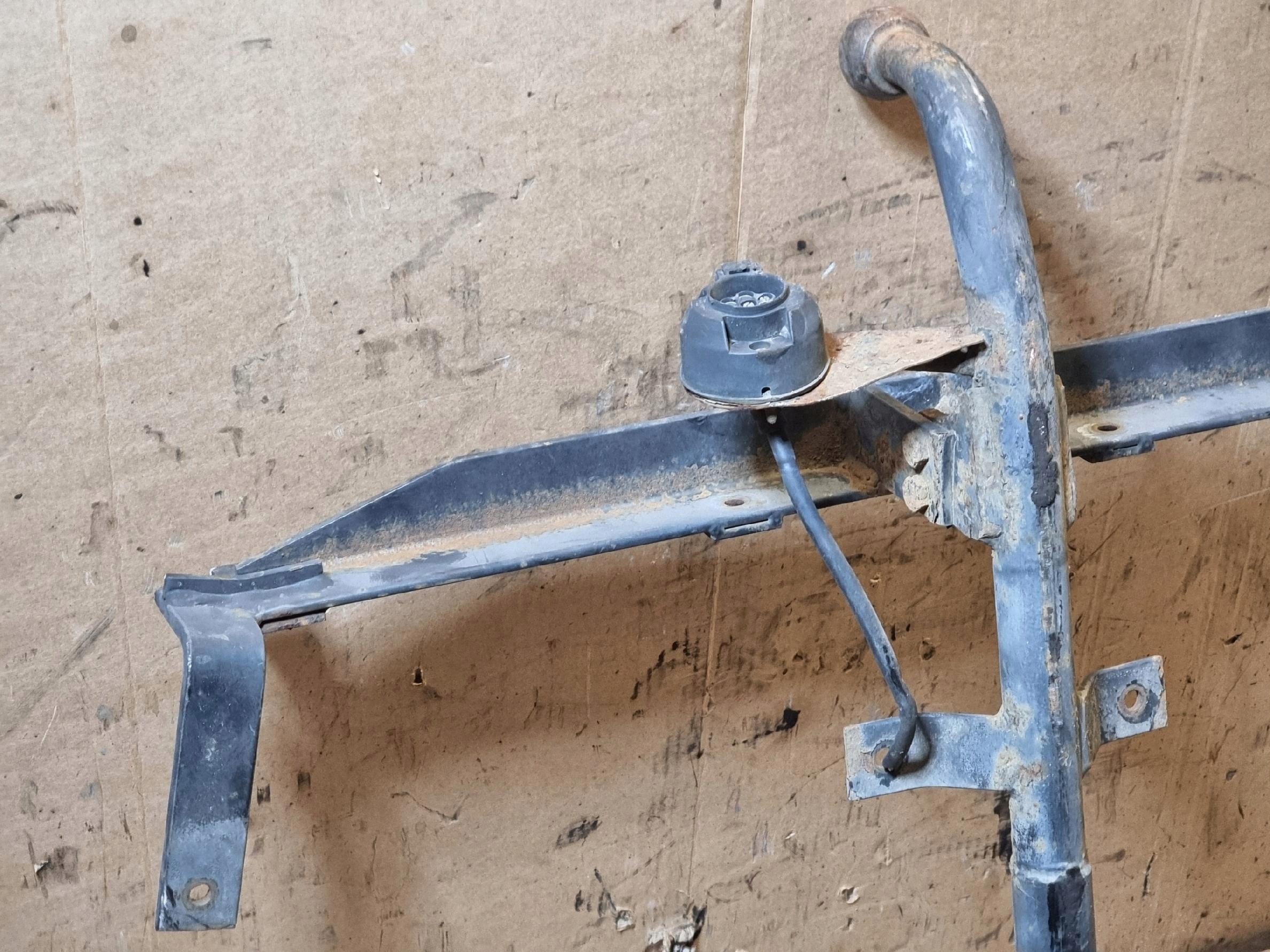 Gancio traino AUDI 80 B4 berlina 1972-2000r