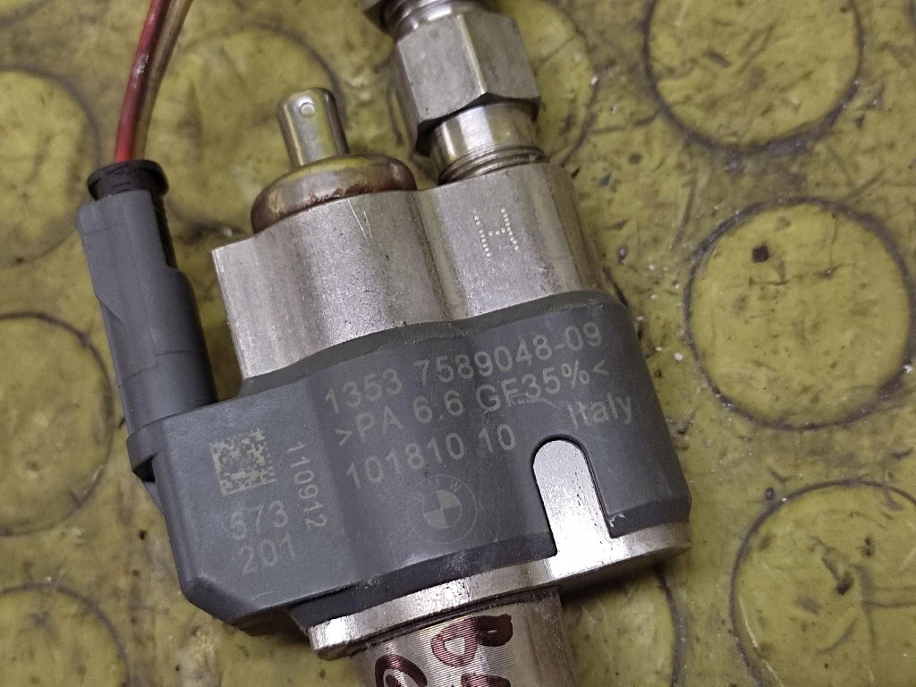 BMW E87 injector 13537589048