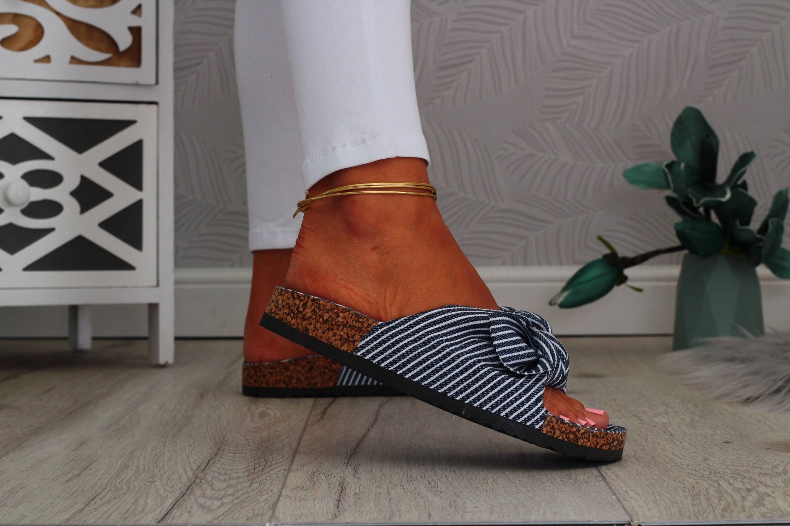 KLAPKI DAMSKIE BUTY PROFILOWANE Z KOKARDĄ Rozmiar 41