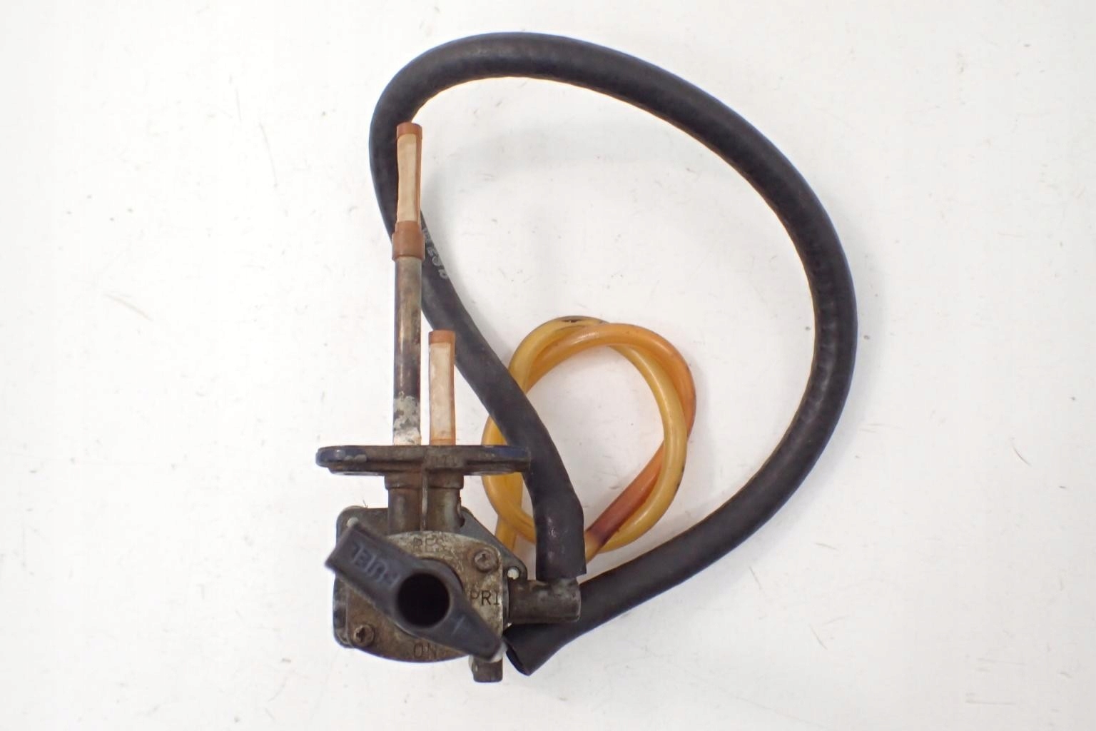 128457-1111 - KTM Duke 690 08-11 паливний кран клапан