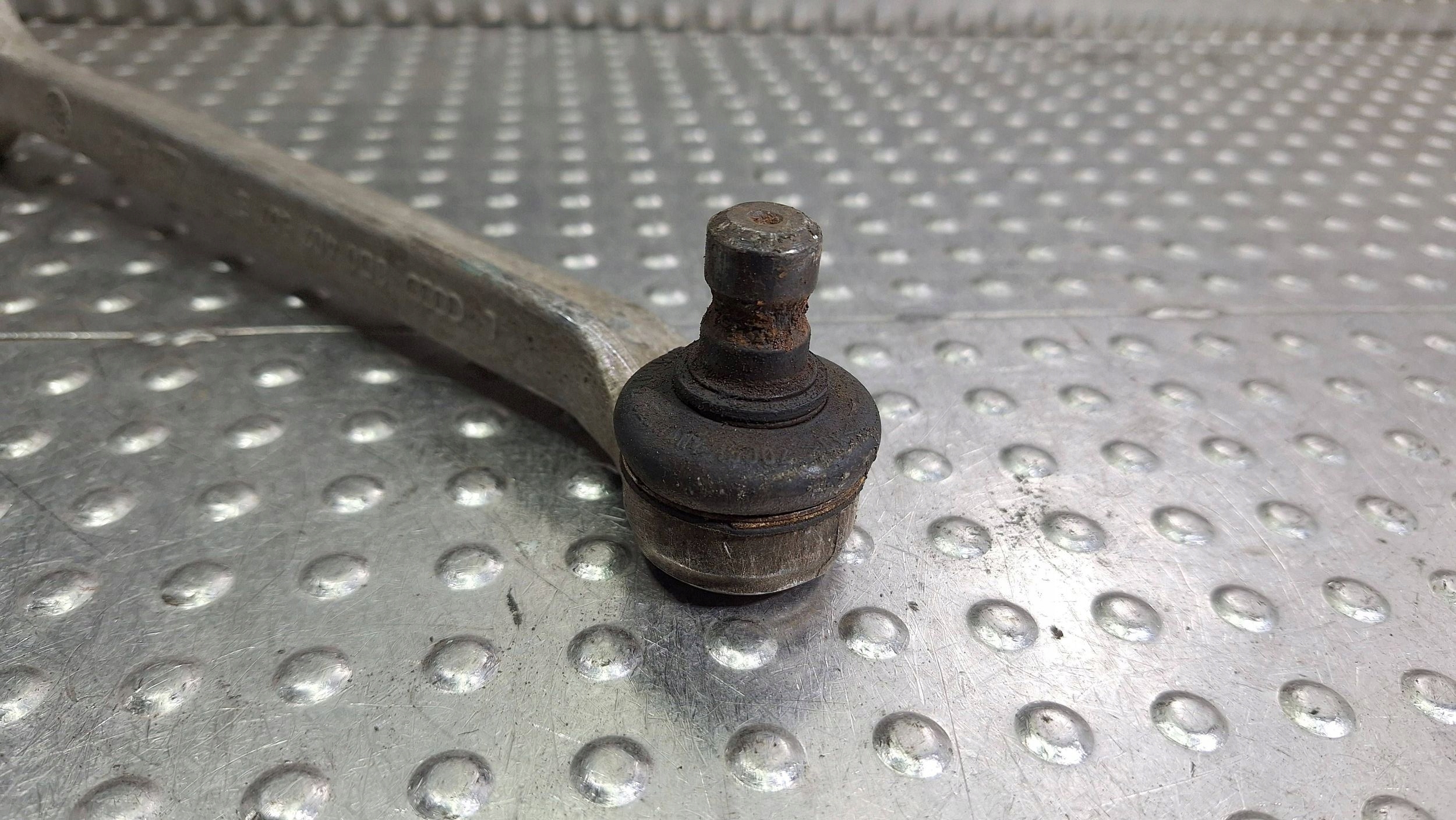 arm left front upper 8D0407507E AUDI A4 B5 PASSAT B5
