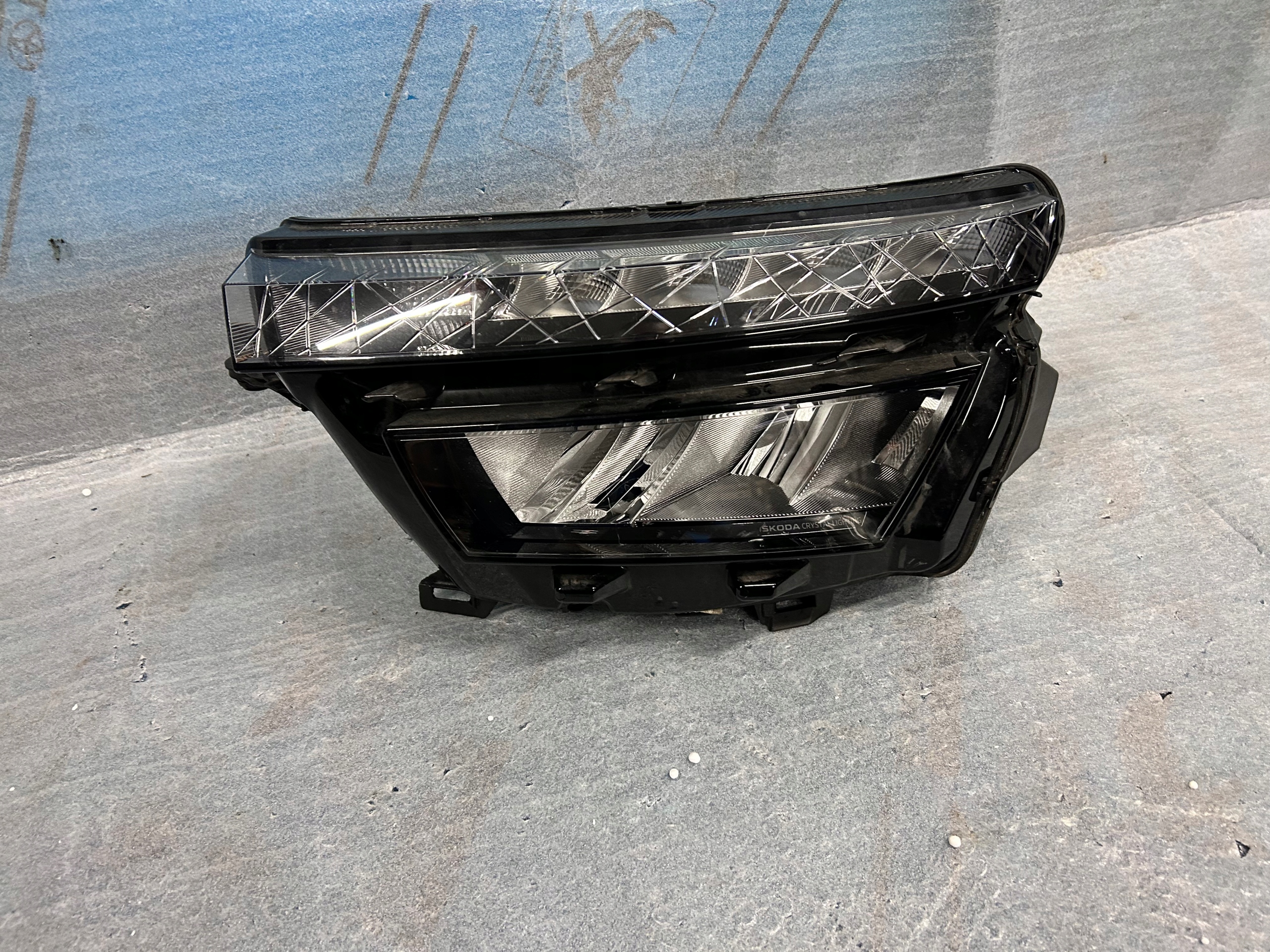 REFLEKTOR Gauche SKODA KAMIQ NR.R0