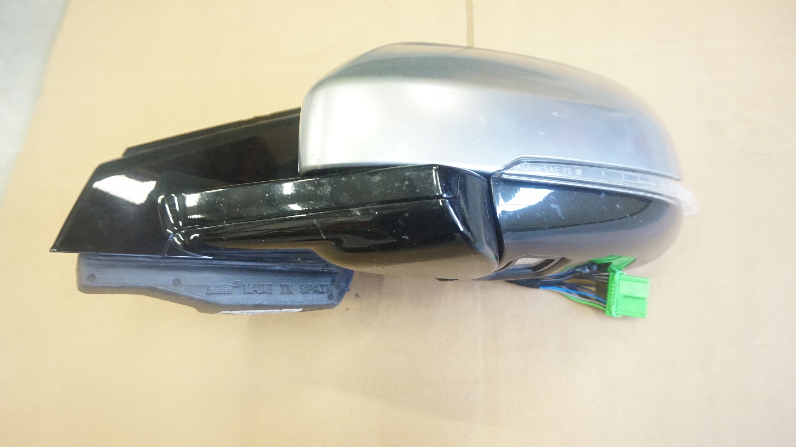 LUSTERKO LEWE VOLVO V40 V40CC 10-PIN R-DESING Producent części Volvo OE