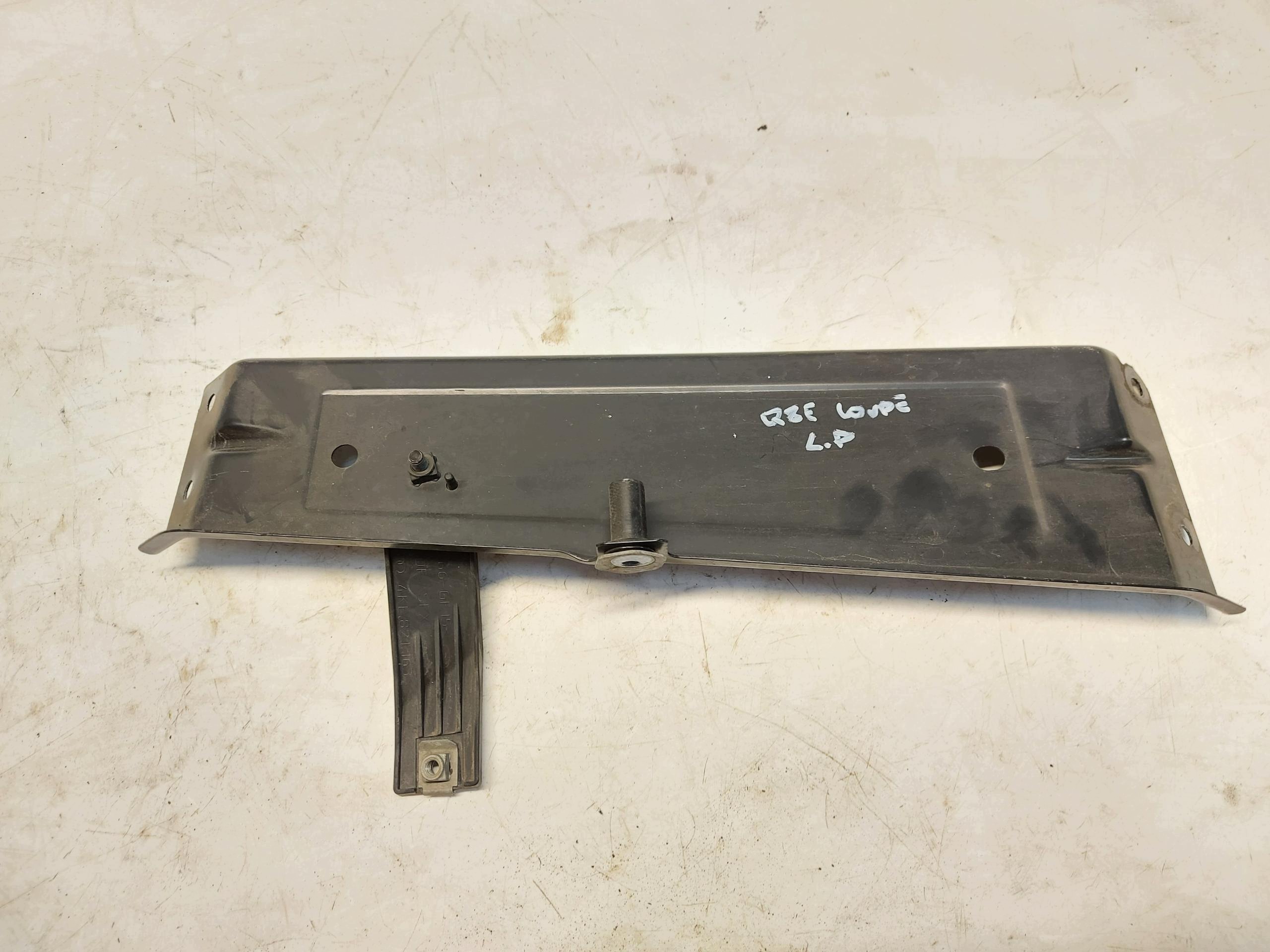 Audi Q8 E-TRON SportBack console holder left left front 4ke810055b