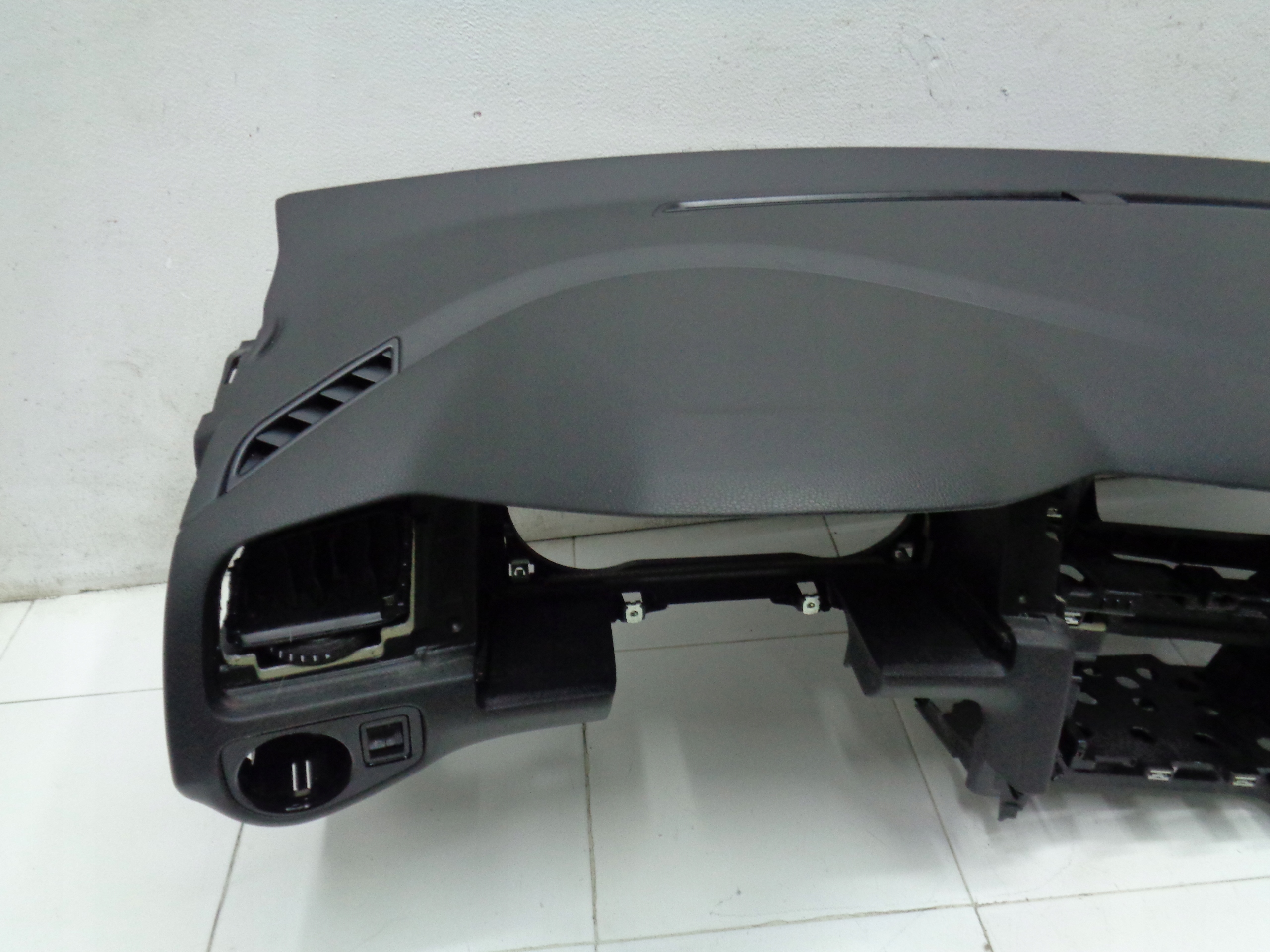 VW GOLF VII 7 DESKA KONSOLA ORYGINAŁ15r USZKODZONA Producent części Volkswagen OE