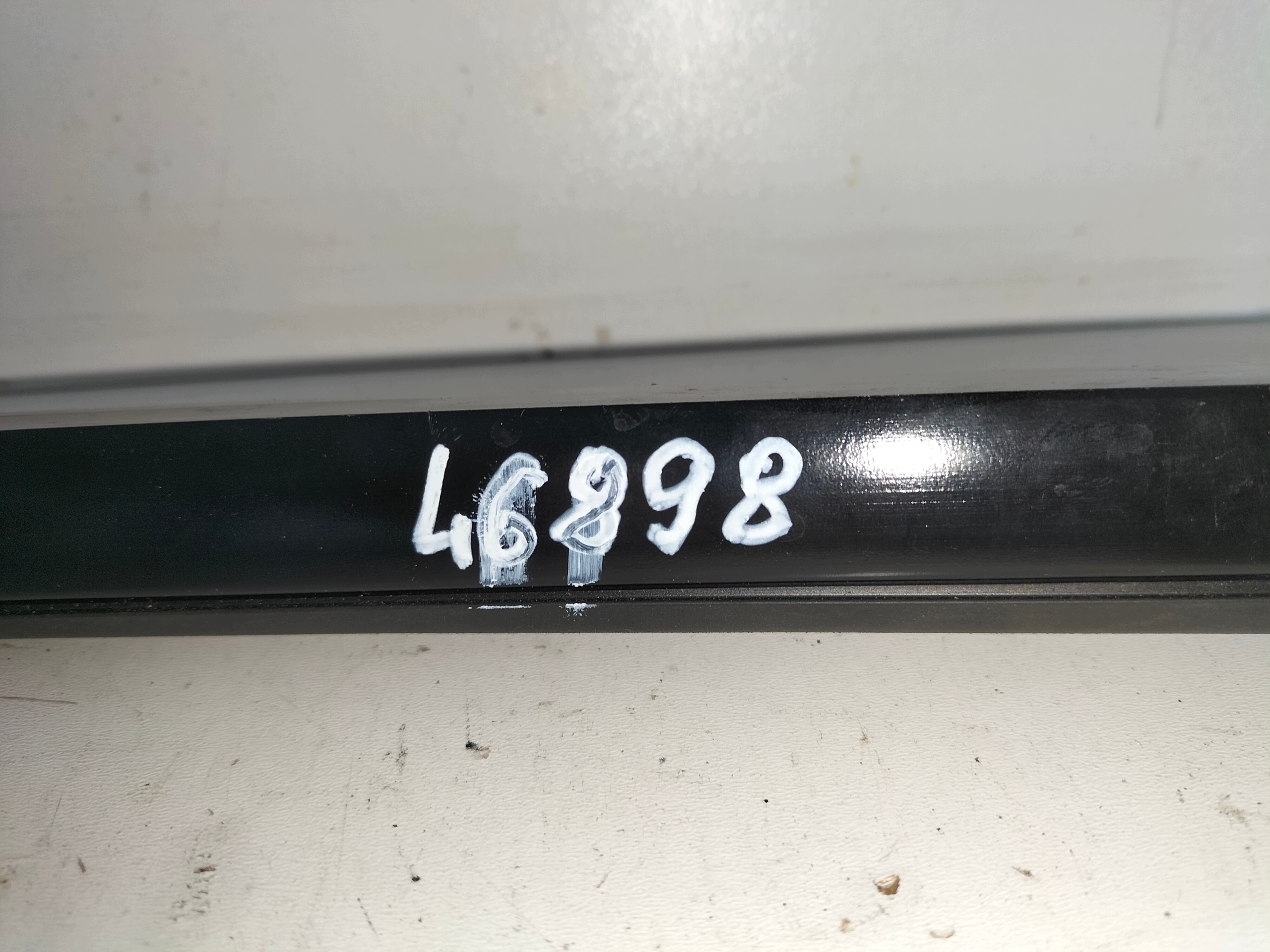 window door trojkat front left ASTON MARTIN DBX 20- PILKINGTON