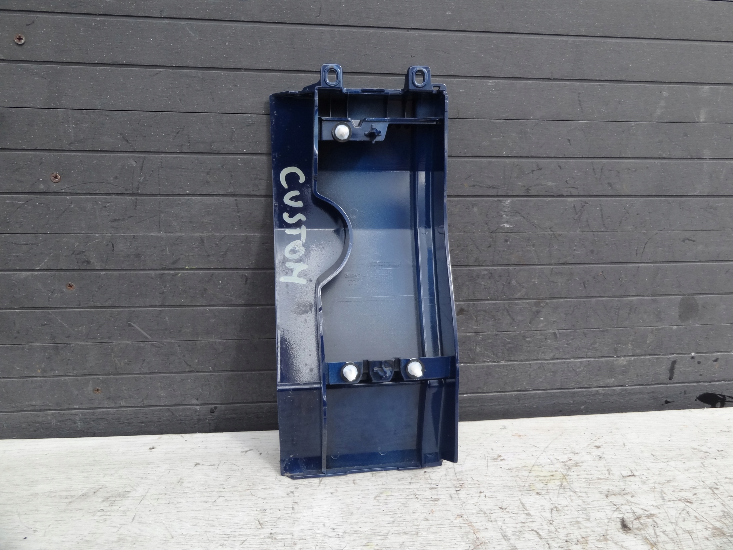 FORD TRANSIT CUSTOM II 2024 LISTWA ZASLEPKA POD KLAPKE WLEWU PALIWA ORG Producent części Ford OE