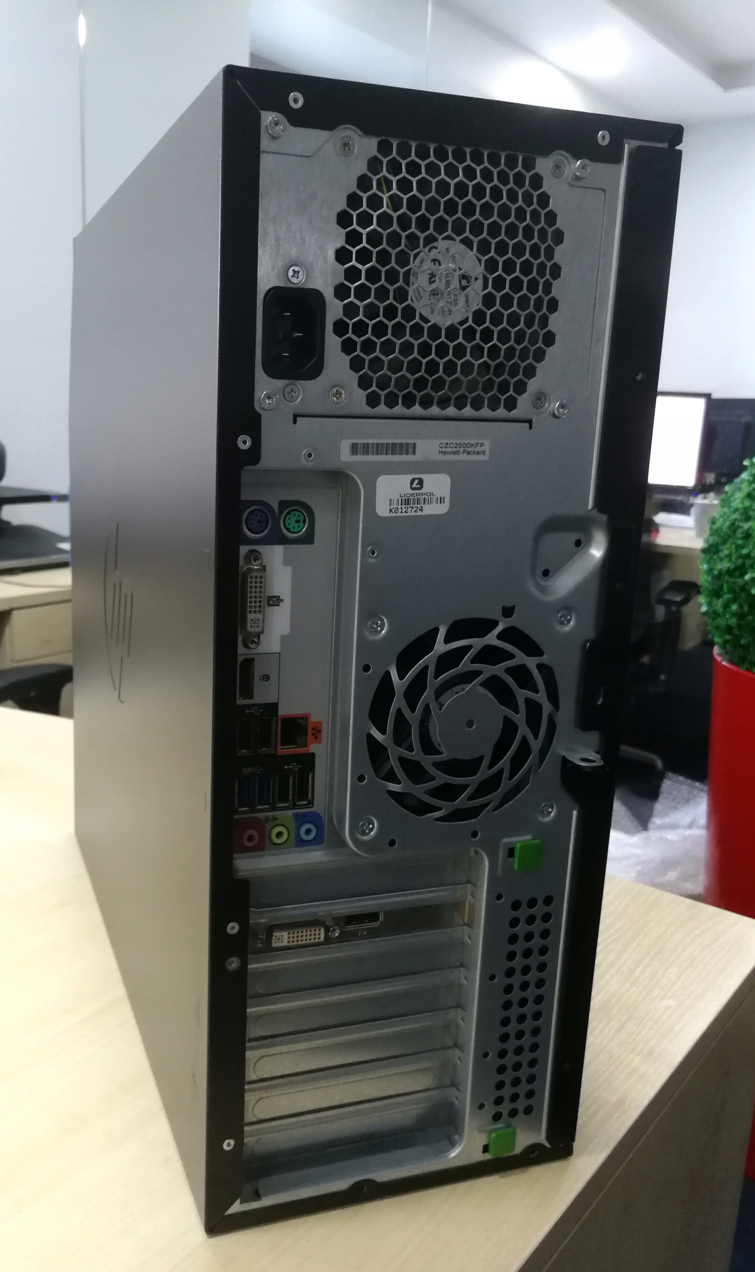 KOMPUTER TOWER HP Z220 8/480gb i7 W10 WORKSTATION Marka HP