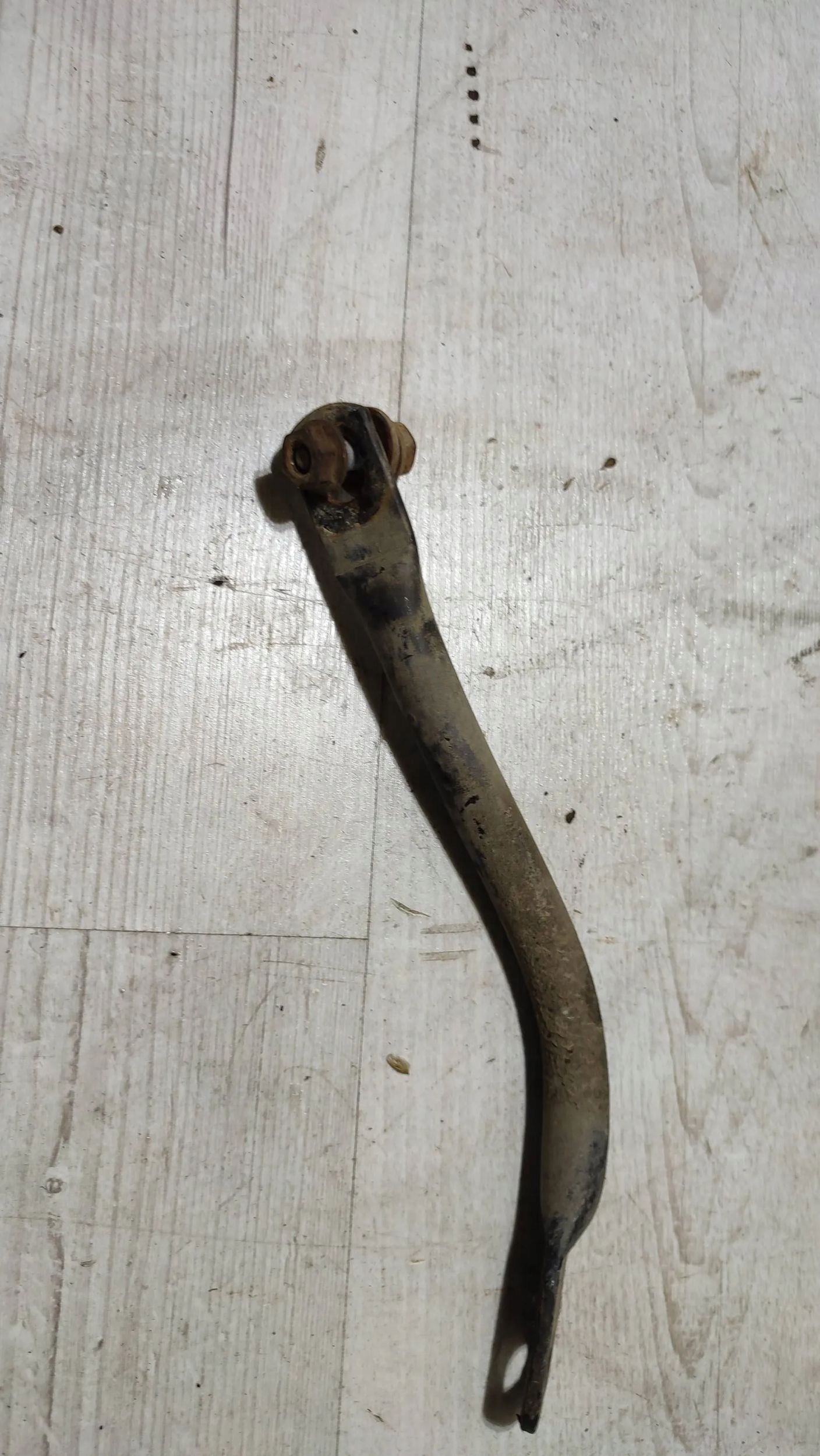 Dacia Duster and 16r 1.6b holder subframe front