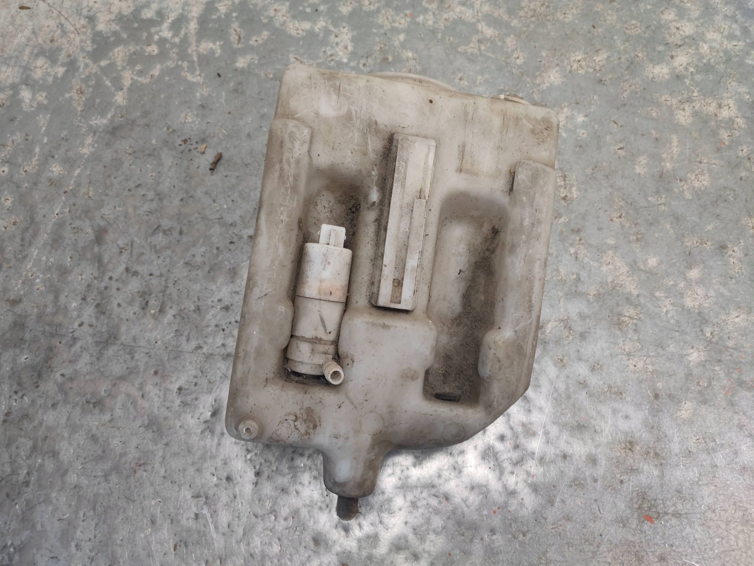 washer fluid tank MERCEDES W210 2108690920