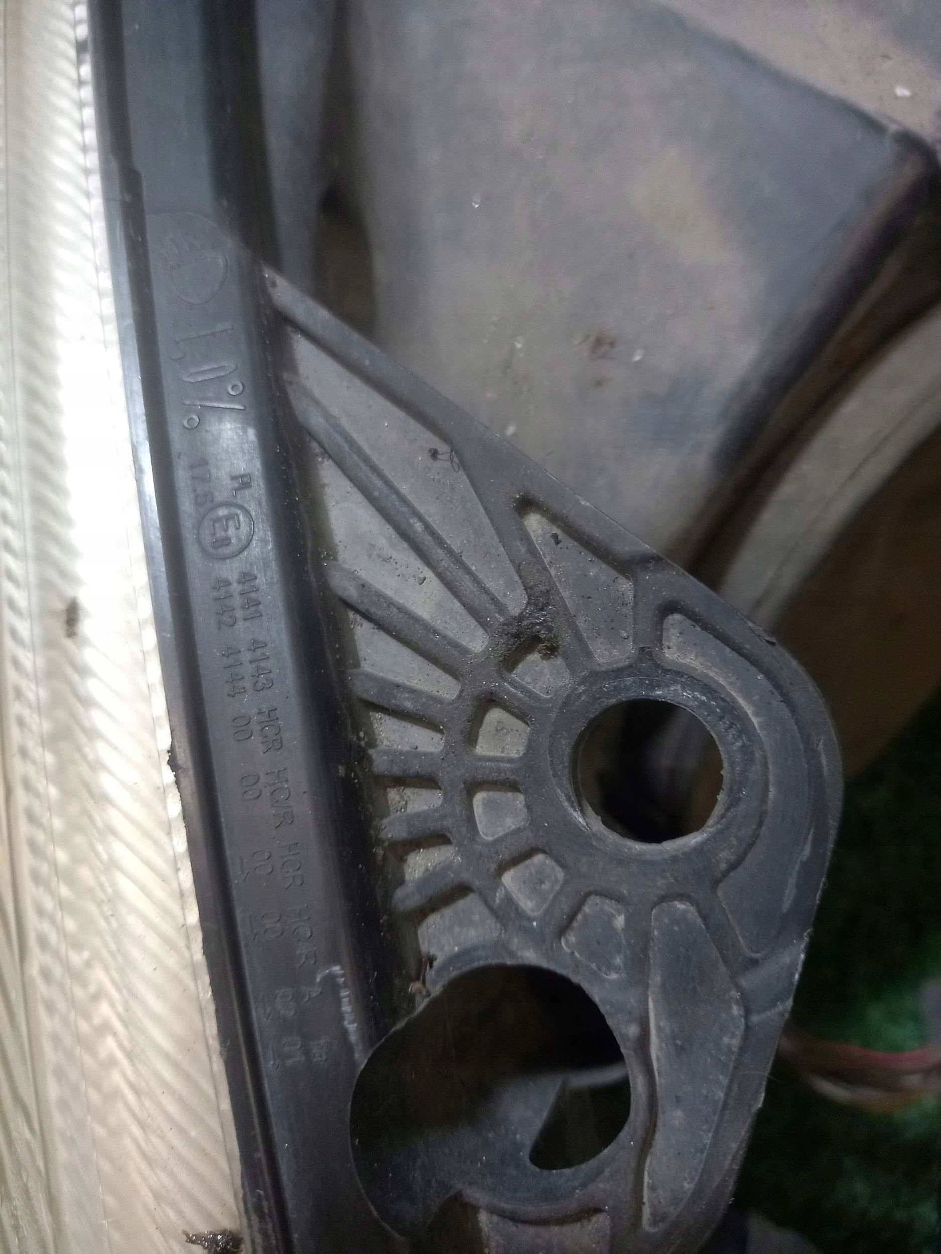 Reflektor GENUINE Skoda Roomster (5J) 41414143