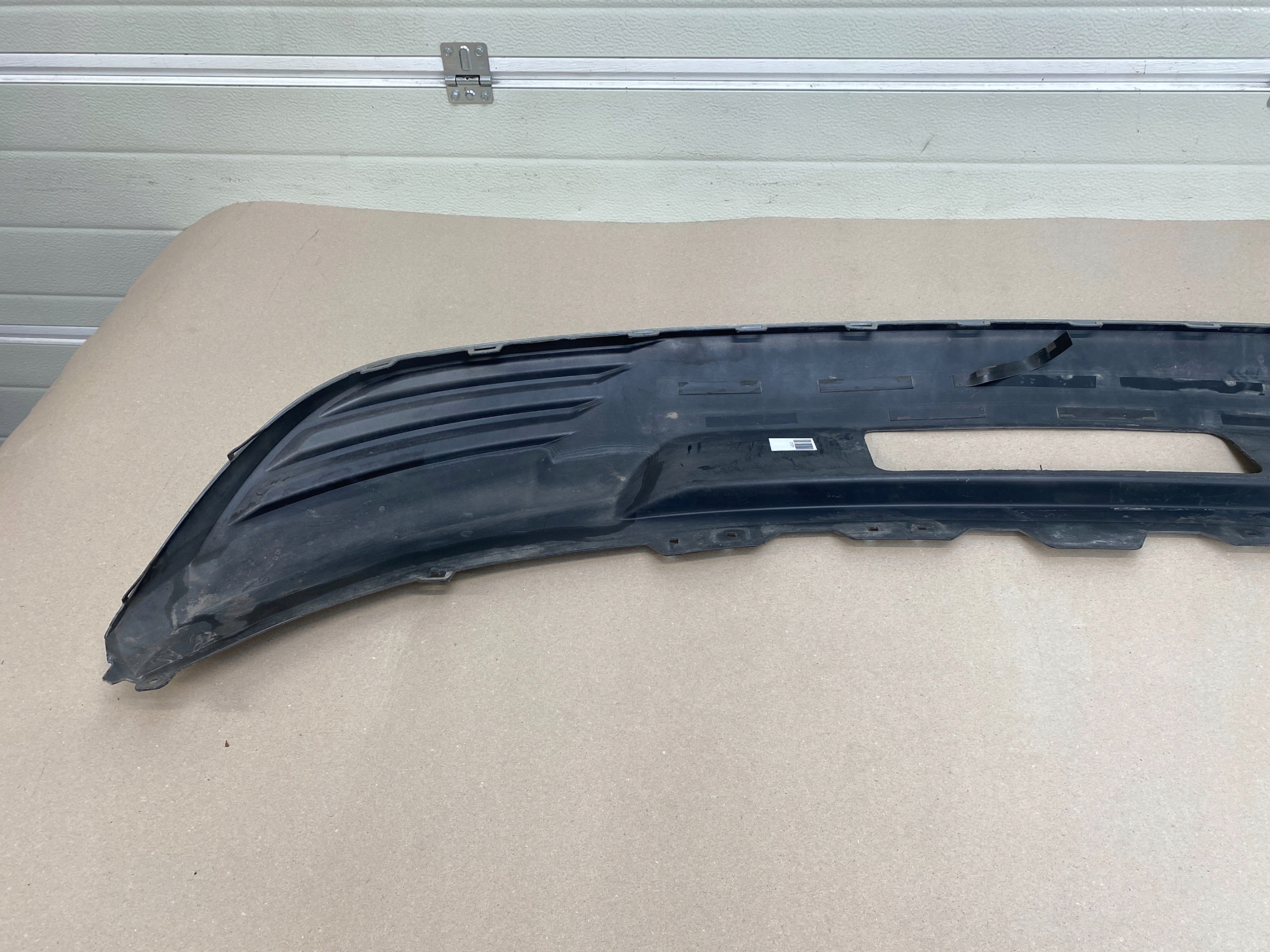 SPOILER SPOJLER DOKŁADKA LISTWA HOKEJ OSŁONA ZDERZAKA TYŁ AUDI E-TRON 4KE Strona zabudowy tył