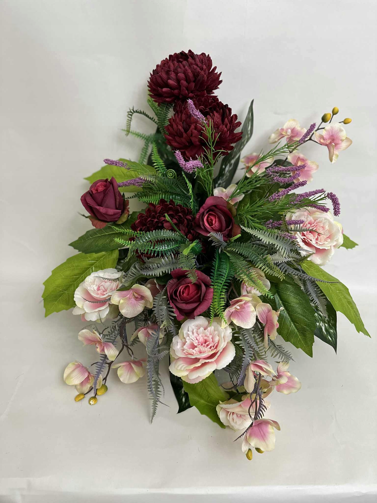 Kompozícia Kvety na hrob cintorín kytica kvetináč umelé kvety