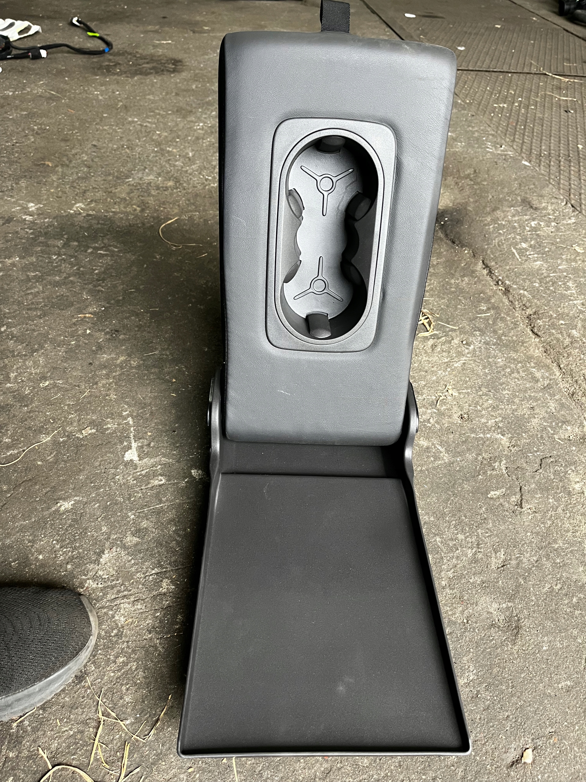 87 FORD KUGA MK2 VIGNALE PODŁOKIETNIK KANAPY Producent części Ford OE