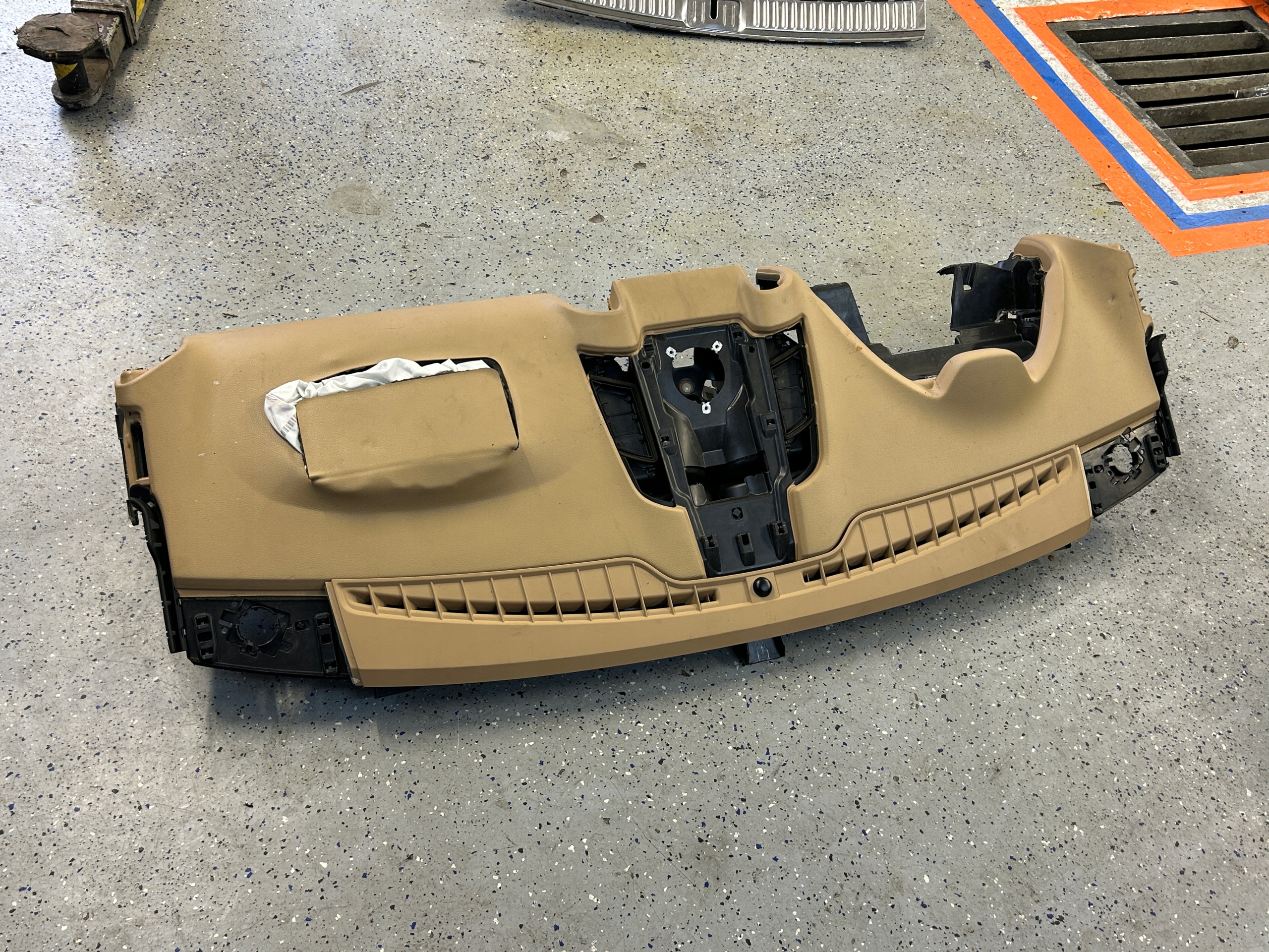 PORSCHE CAYENNE II 7P console dashboard instrument panel AIR BAG WYSTRZELONA