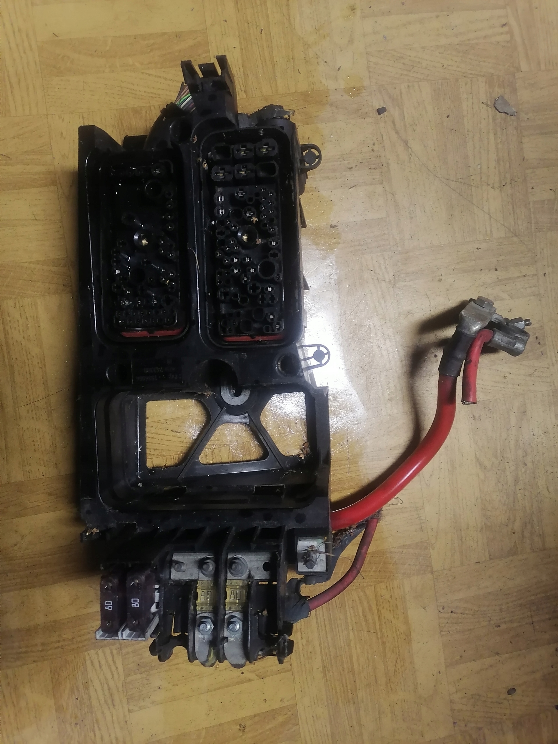 Module fusibles ZAFIRA B 1.9 CDTI 13138966