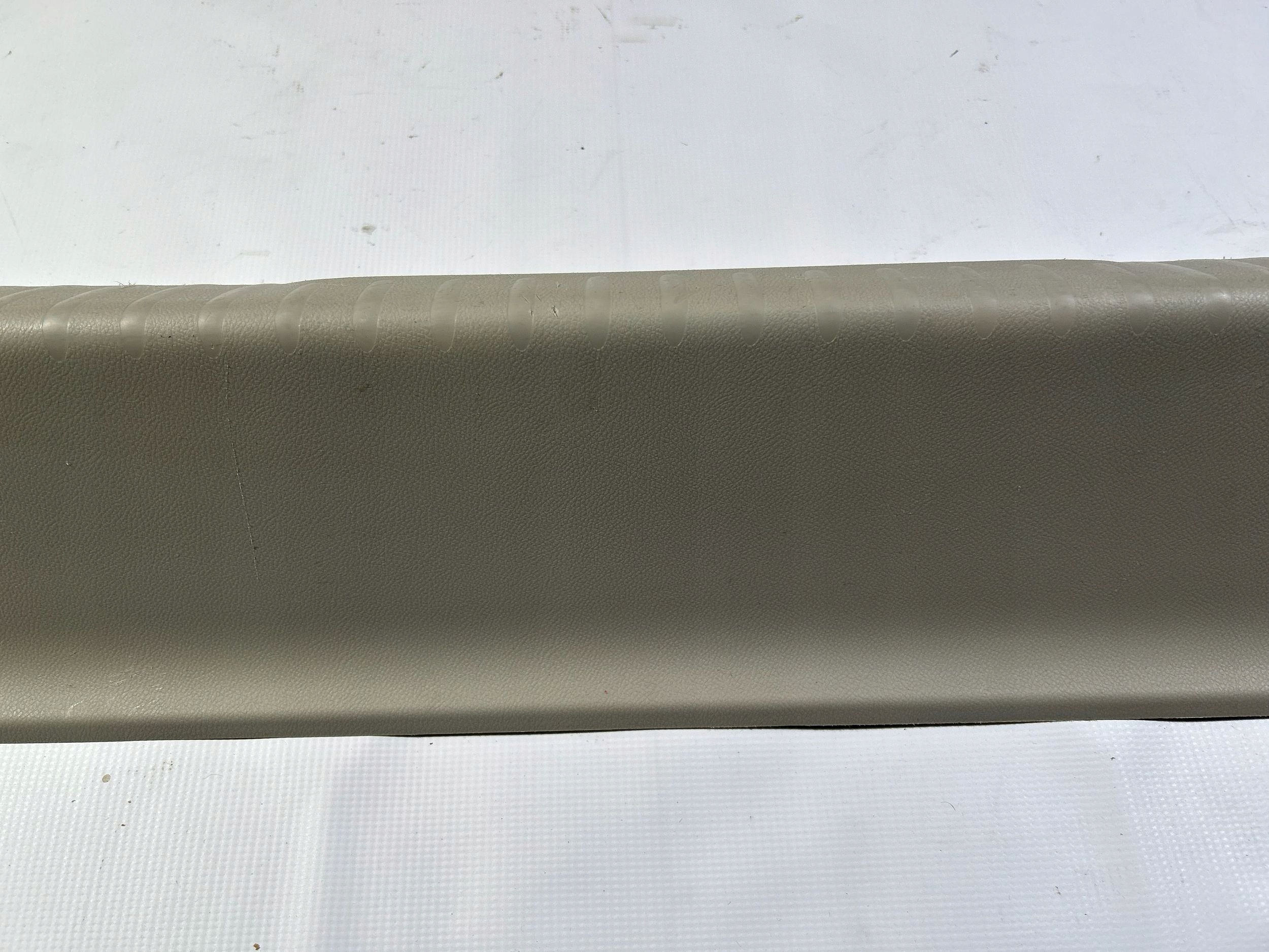 cover of the threshold supports boot covering side Chrysler Pacifica 2017