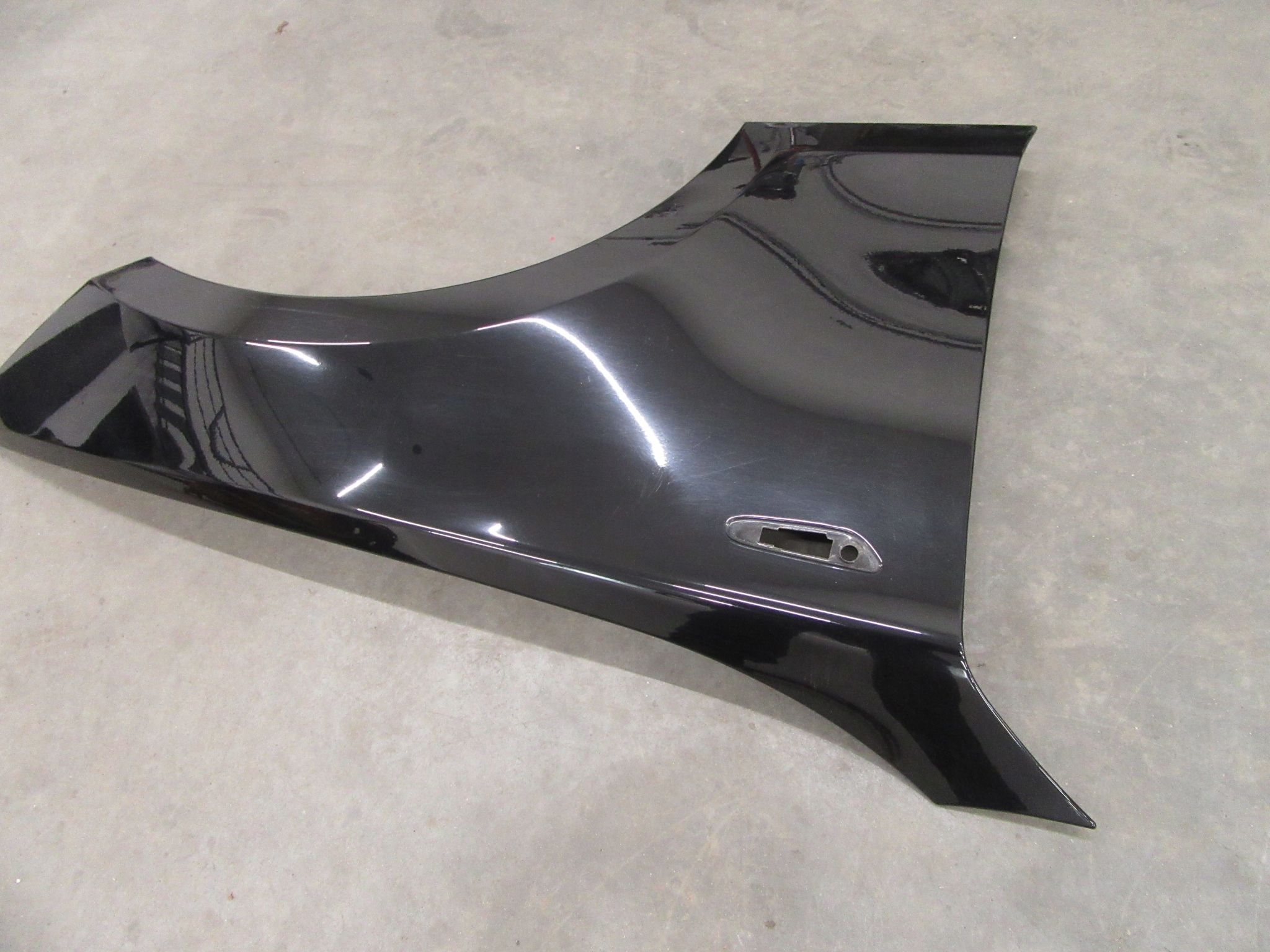 fender right front front BMW 1 e81 e82 e87 e88 Schwarz 2 668