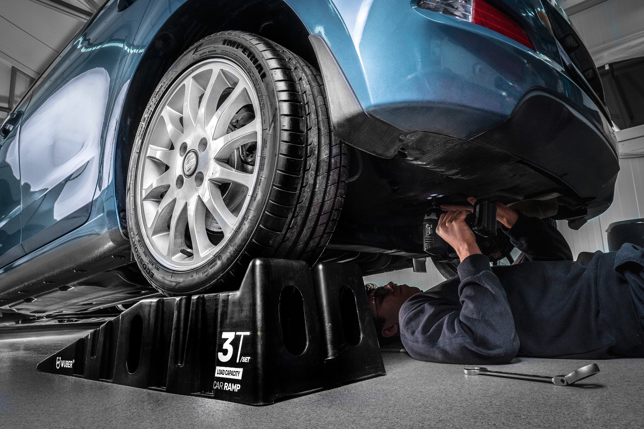 2 SZT NAJAZDY SAMOCHODOWE WARSZTATOWE SZEROKIE RAMPY PLATFORMY NAJAZDOWE 3T EAN (GTIN) 5905873300231