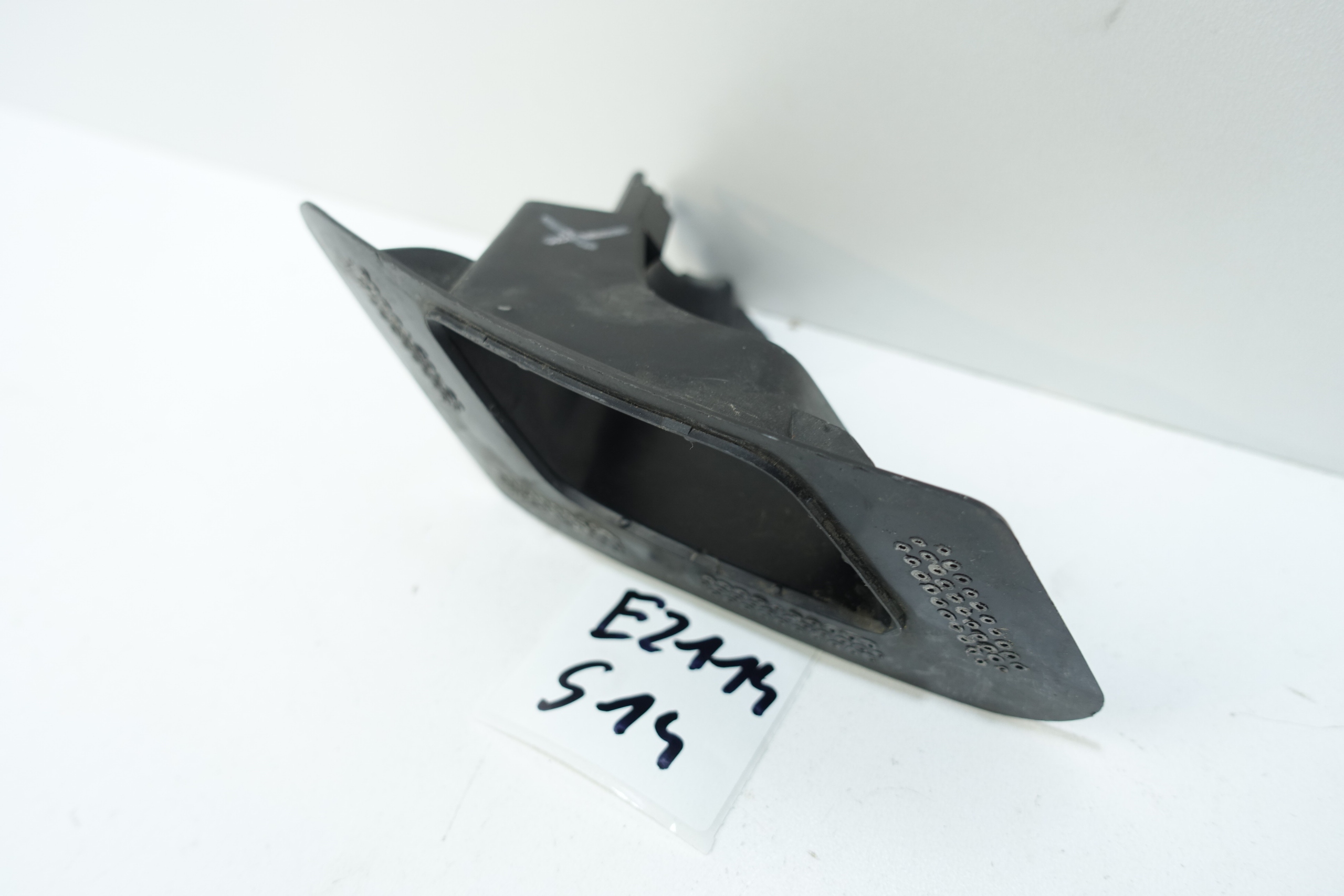 Halter der Spritzdüse BMW 5111 7203884 51117203884