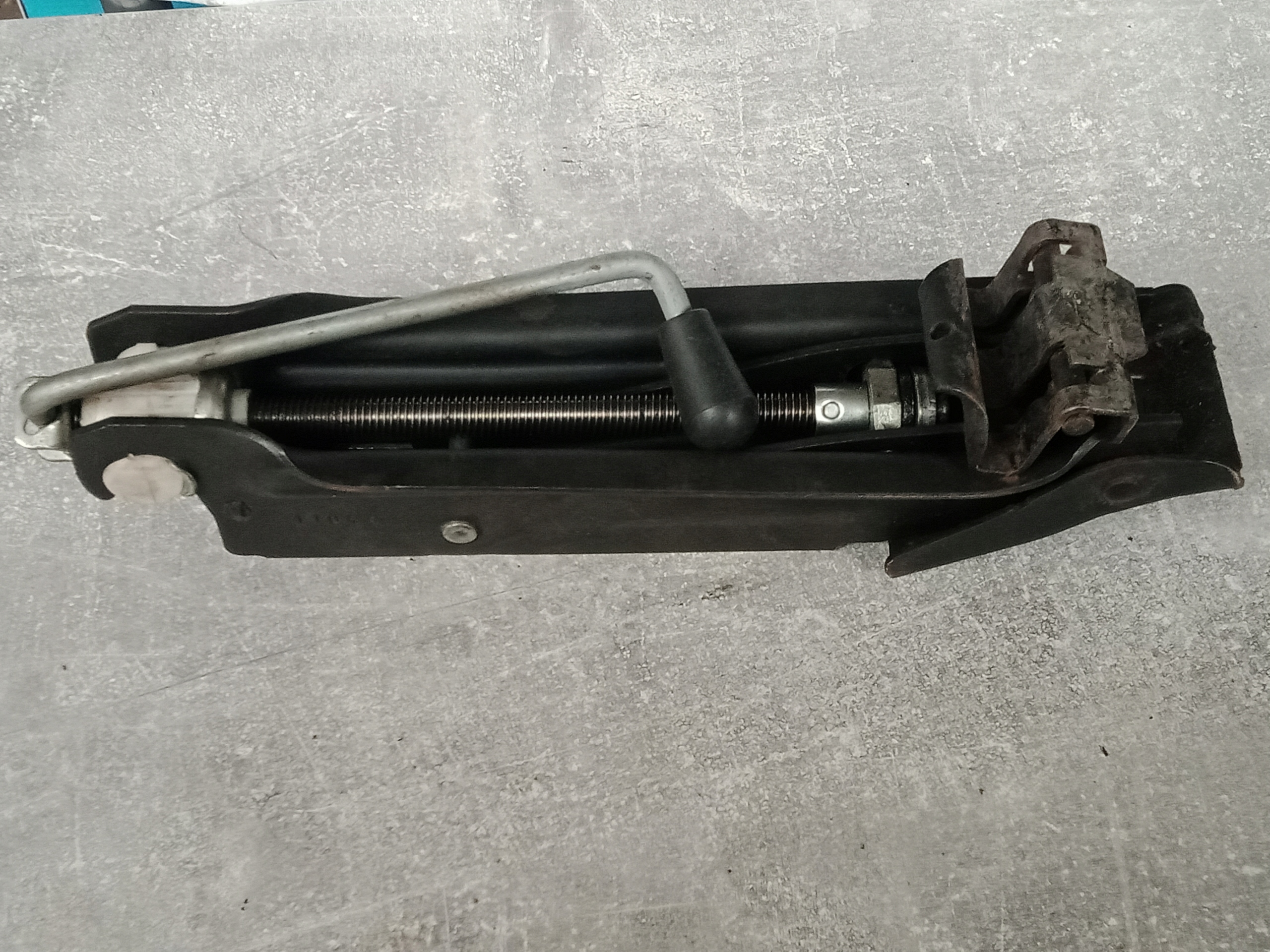 PODNOSNIK ДОМКРАТ VW TOURAN It0011031a