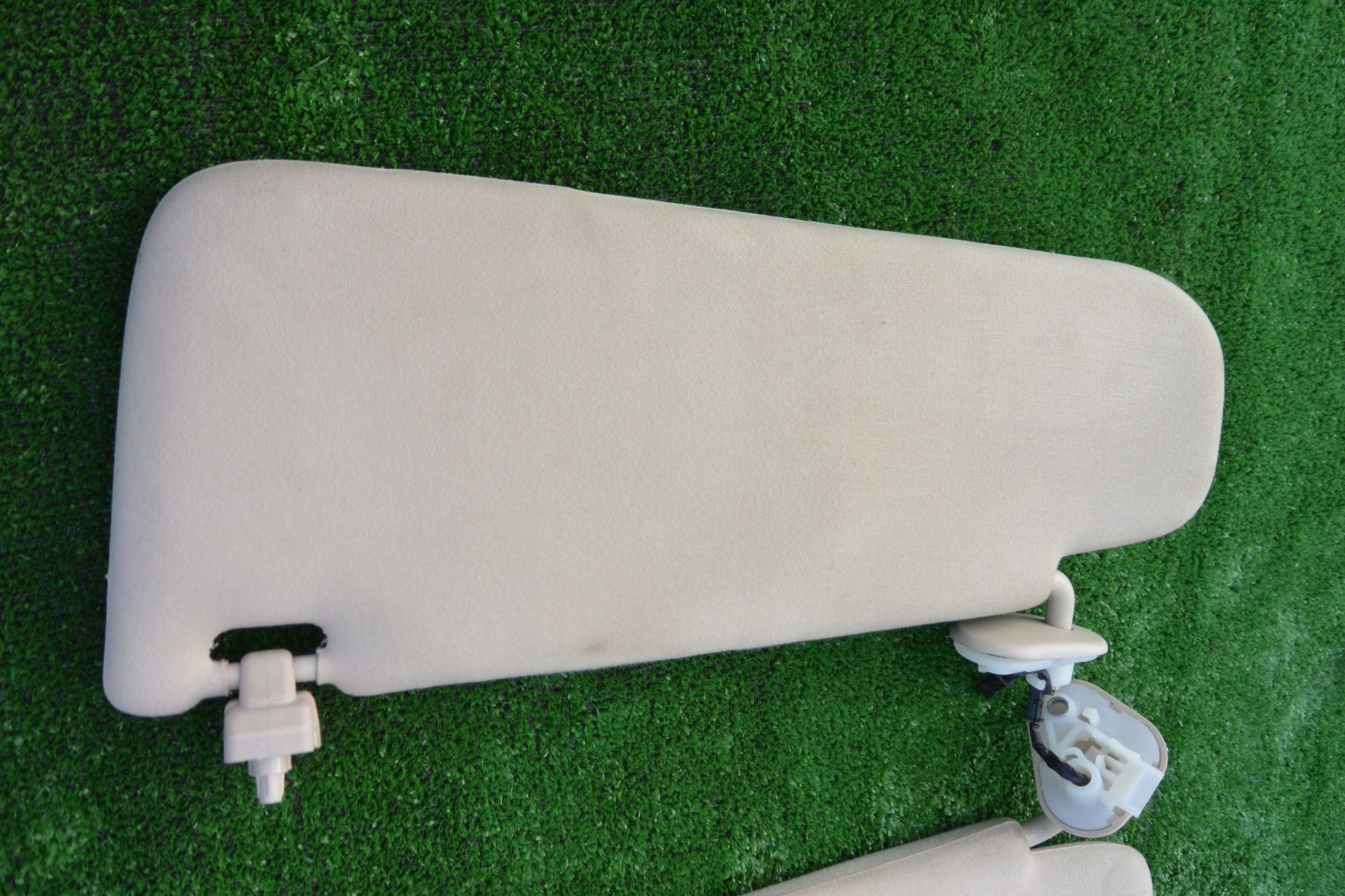 OSŁONA PRZECIWSŁONECZNA PRZÓD MASERATI GHIBLI III Producent części Inny