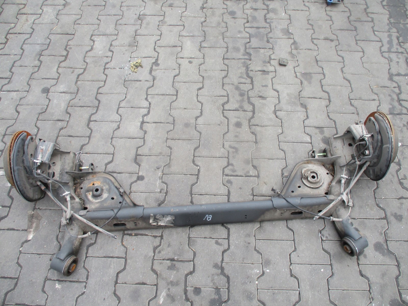 OŚ TYŁ BELKA NISSAN LEAF II 40KWH