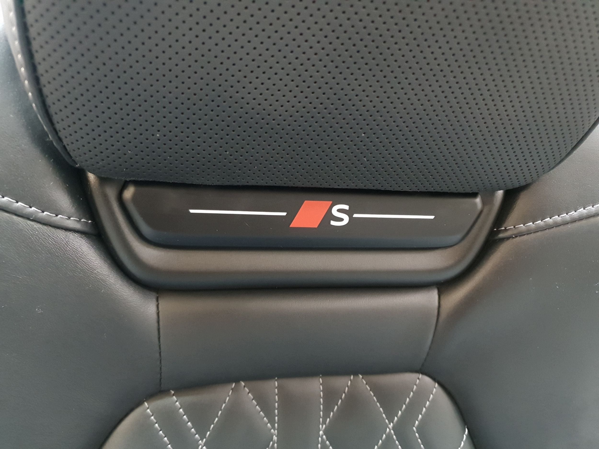 Audi SQ6 e-tron sedačka šoférov ľavý bez airbagu koža elektrický 5WA861105Q