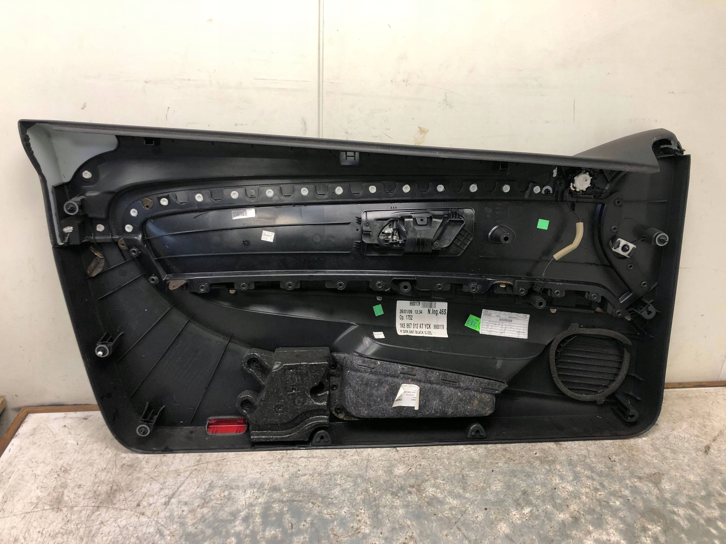 дверные карты правый передний vw SCIROCCO 1K8867012AT