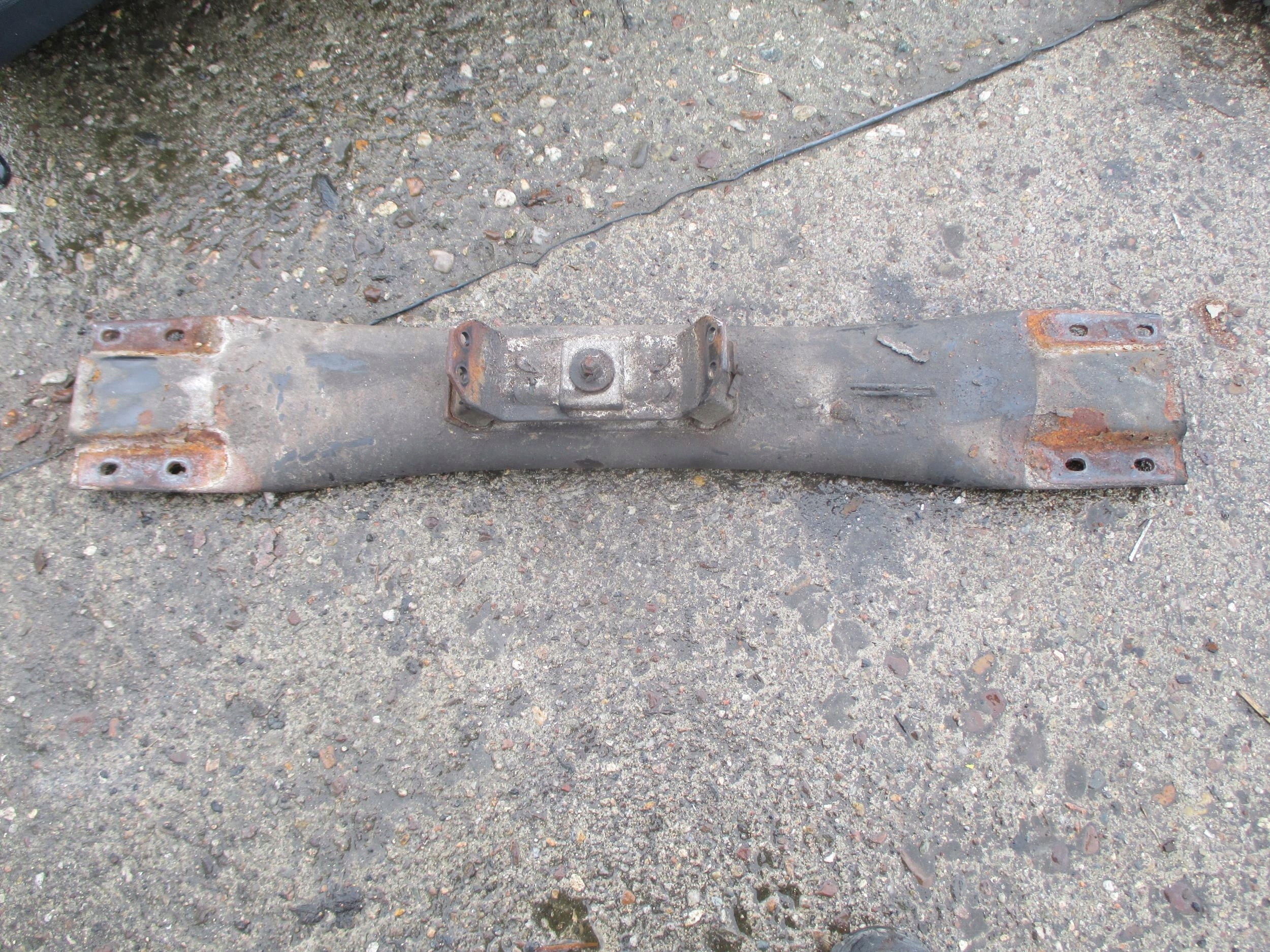 KYRON 2.0 XDI 05-14 BELKA POD SKRZYNIE