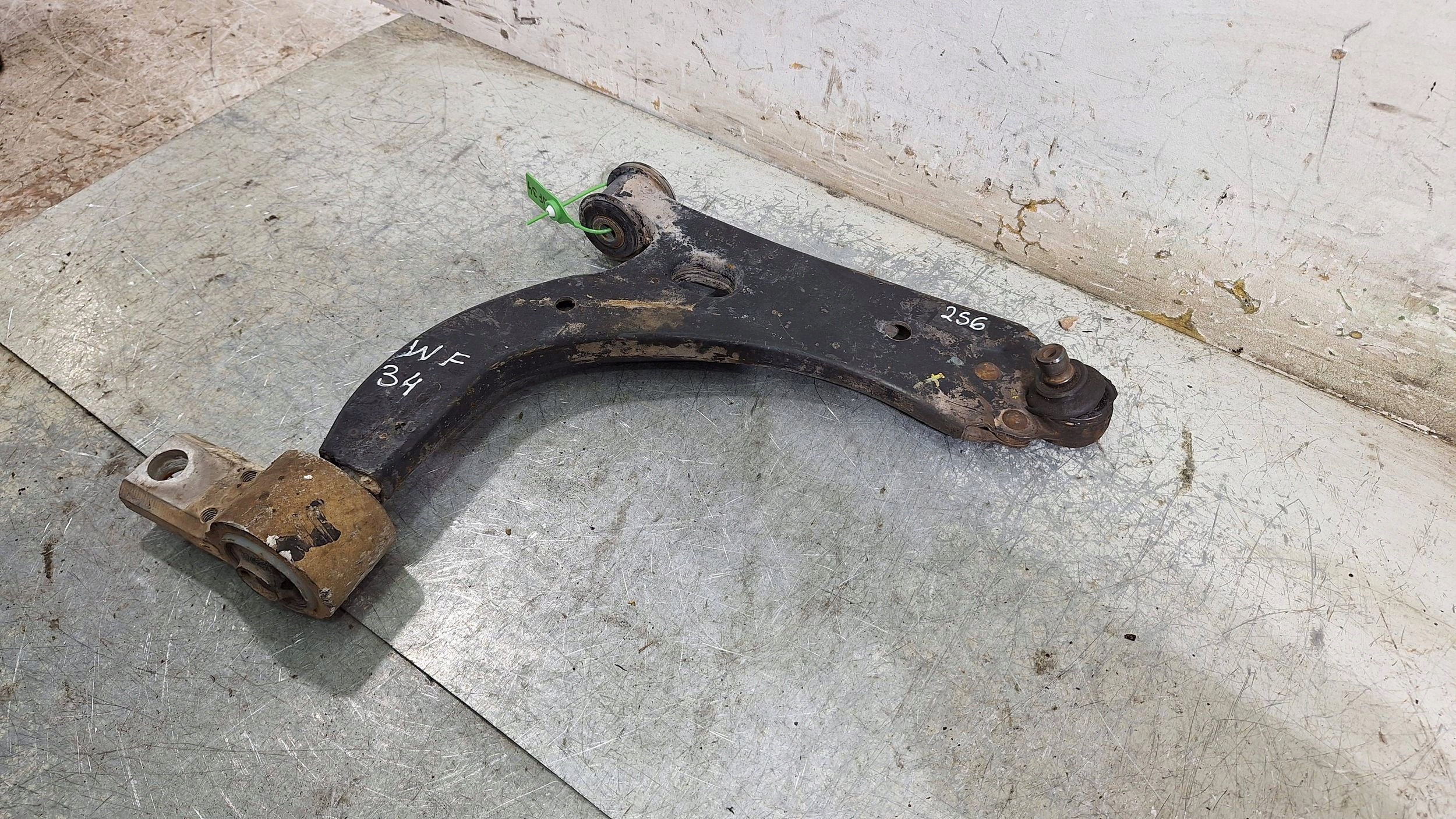 arm right front 2S61-3042-DA FORD FIESTA FUSION MK6