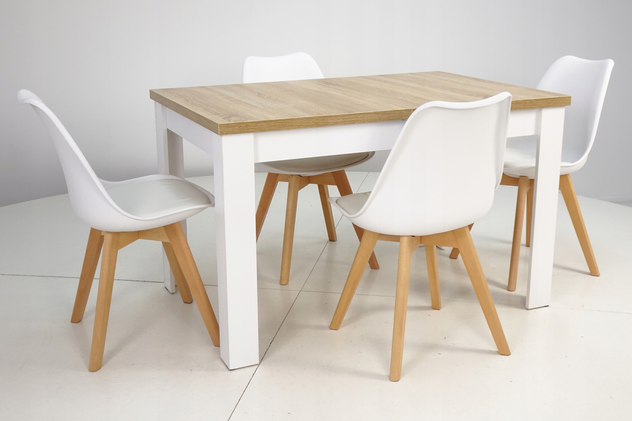 SKANDYNAWSKI ZESTAW 4 krzesła + stół 80x120/160 cm Liczba elementów w zestawie 5