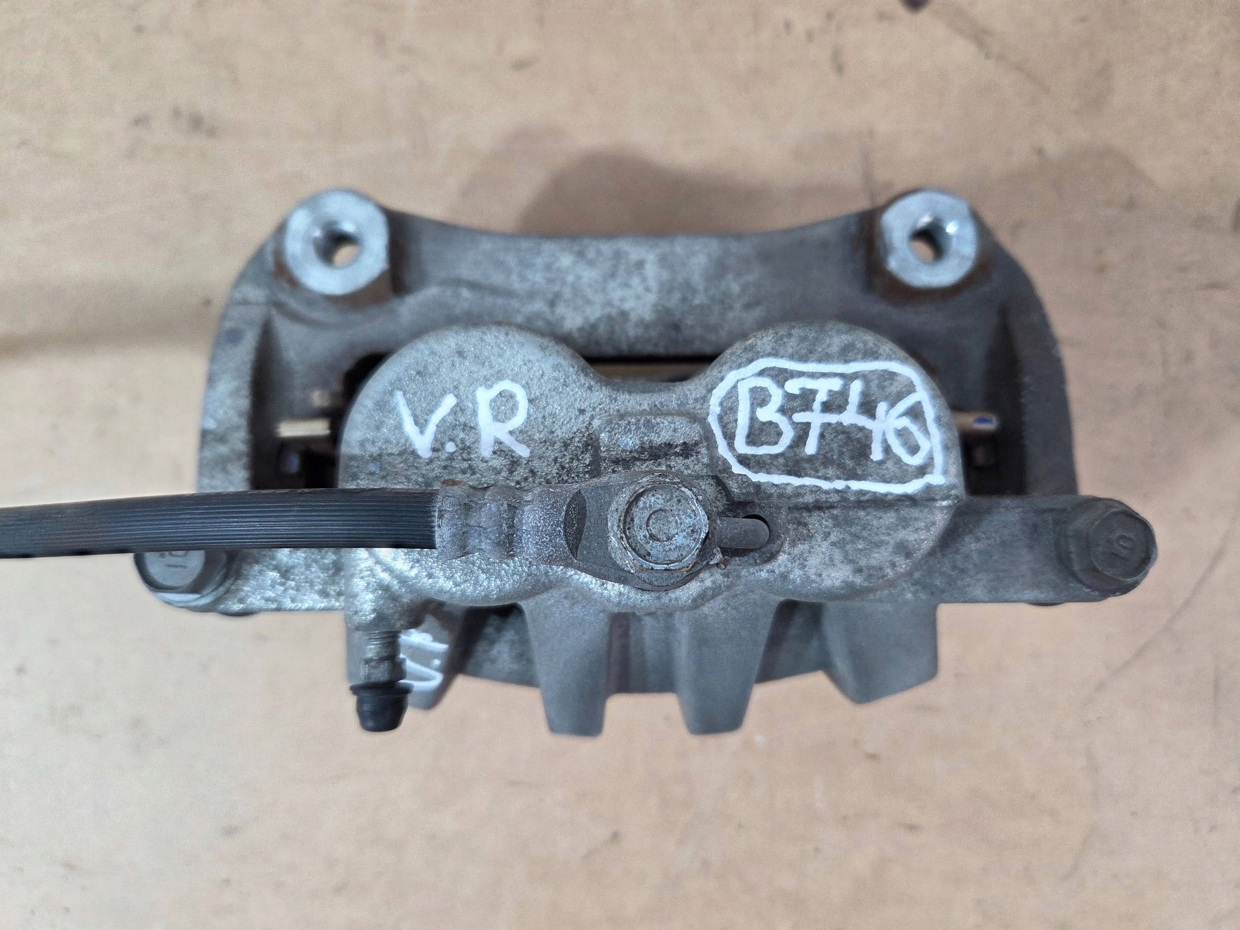 Toyota RAV 4 V (XA50) 2,5 H caliper brake front right (B746)