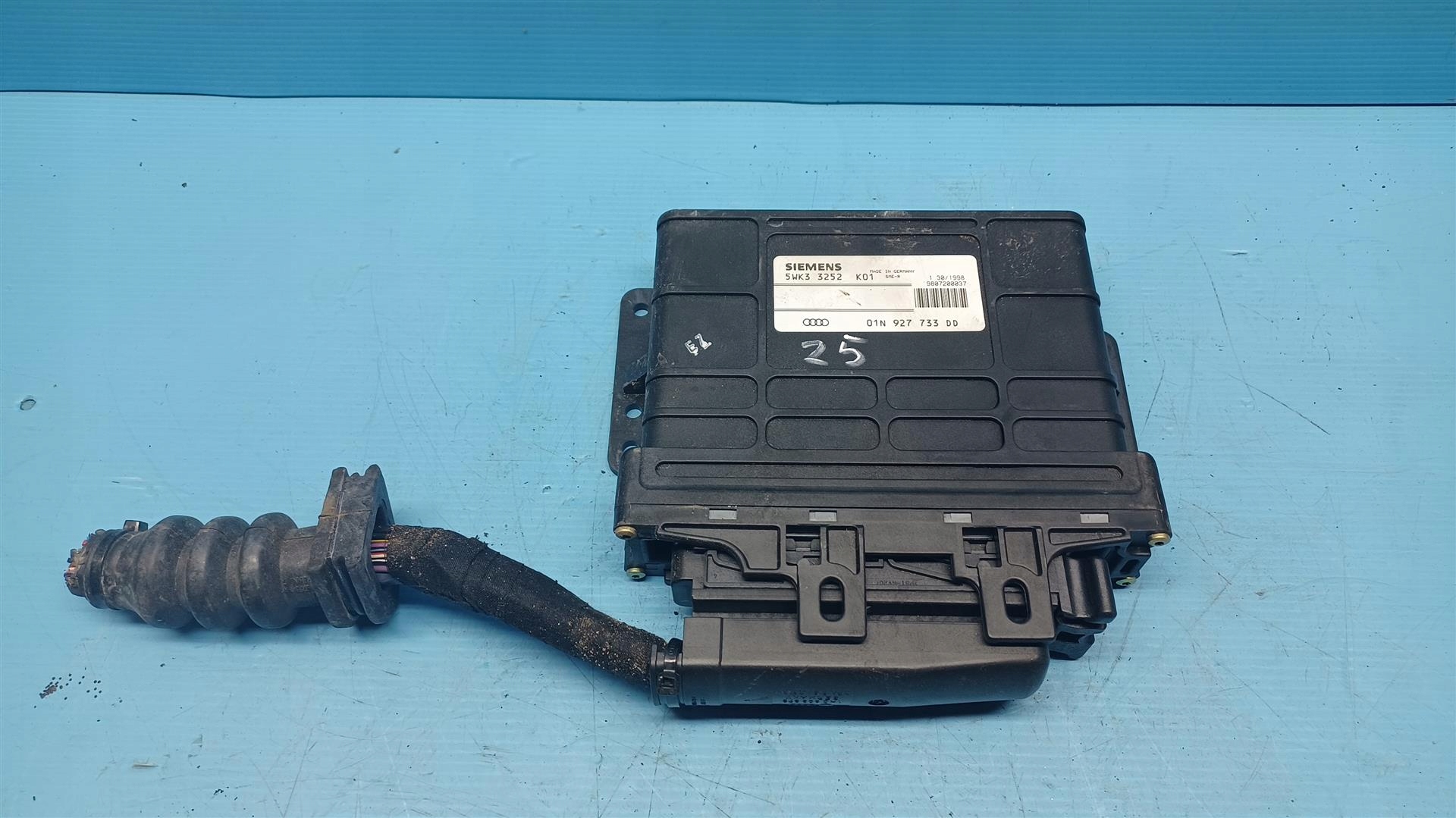 VW Passat B5 1.6 Sterownik Skrzyni 01n927733dd